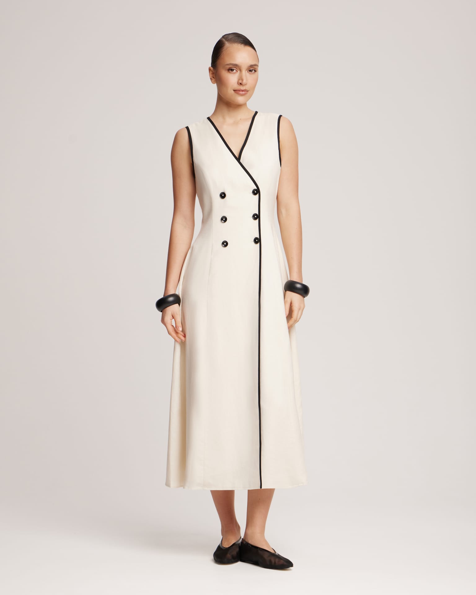 Льняное бежевое платье