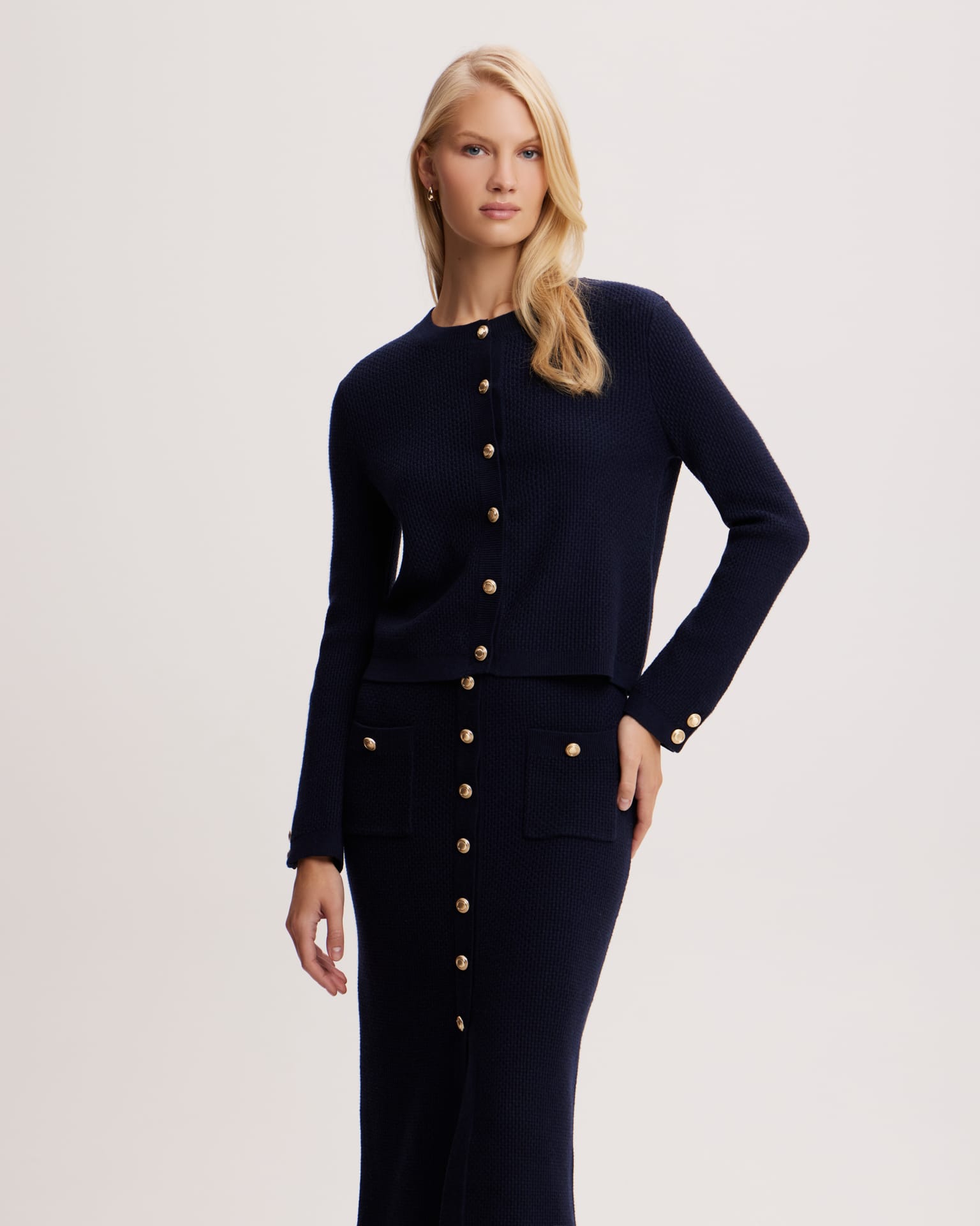 Кардиган из шерсти мериноса в черничном цвете