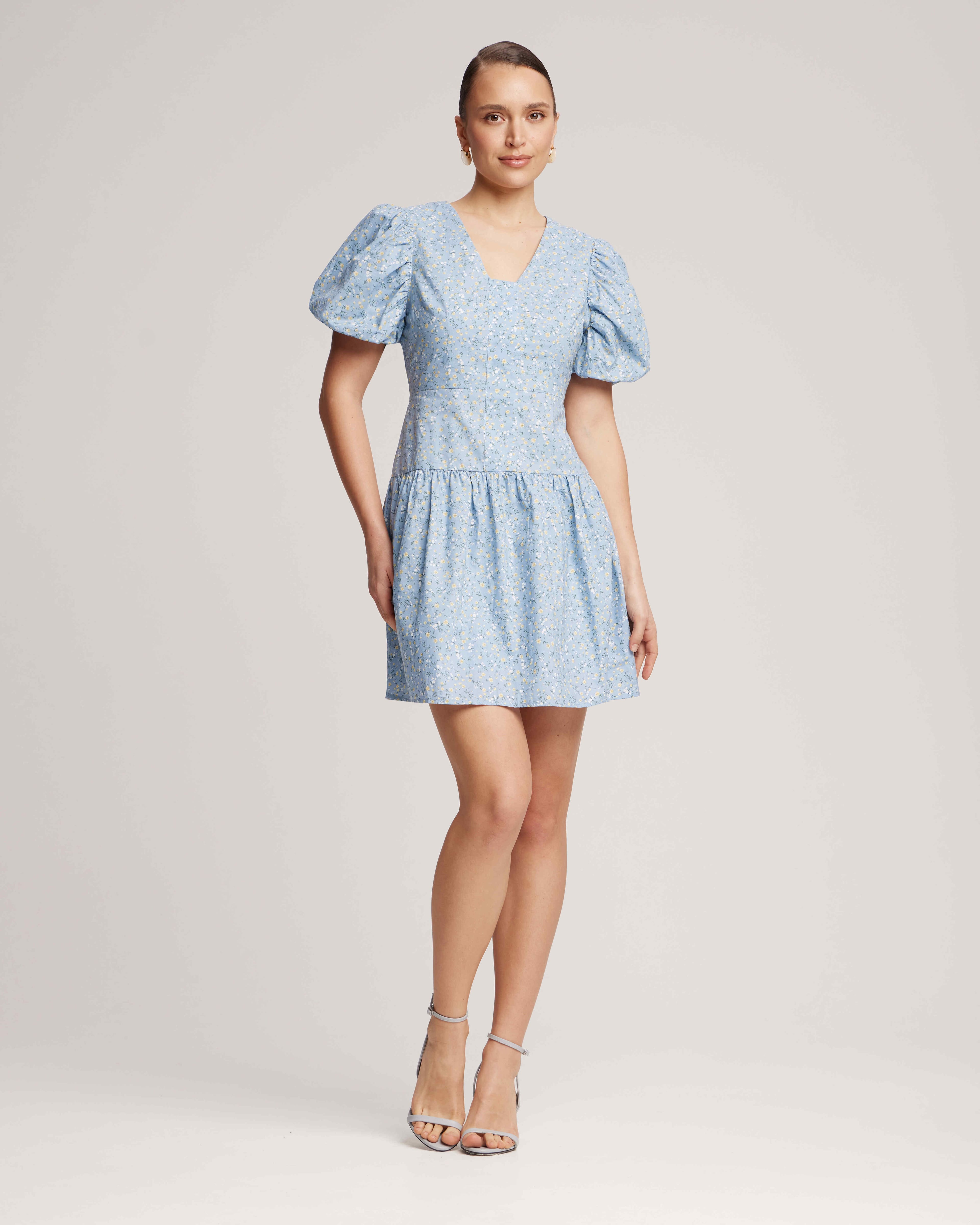 Платье с объемными рукавами