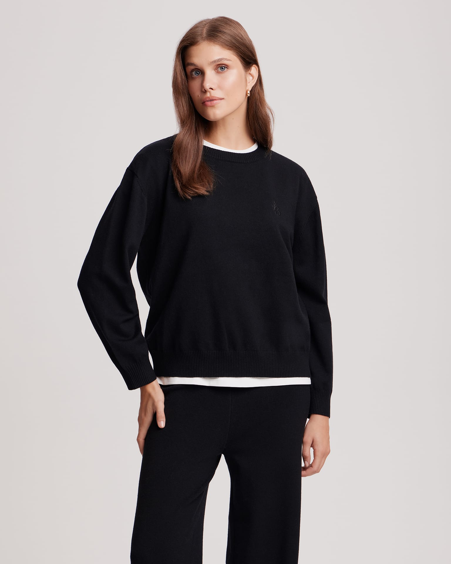 Вязаный костюм черного цвета