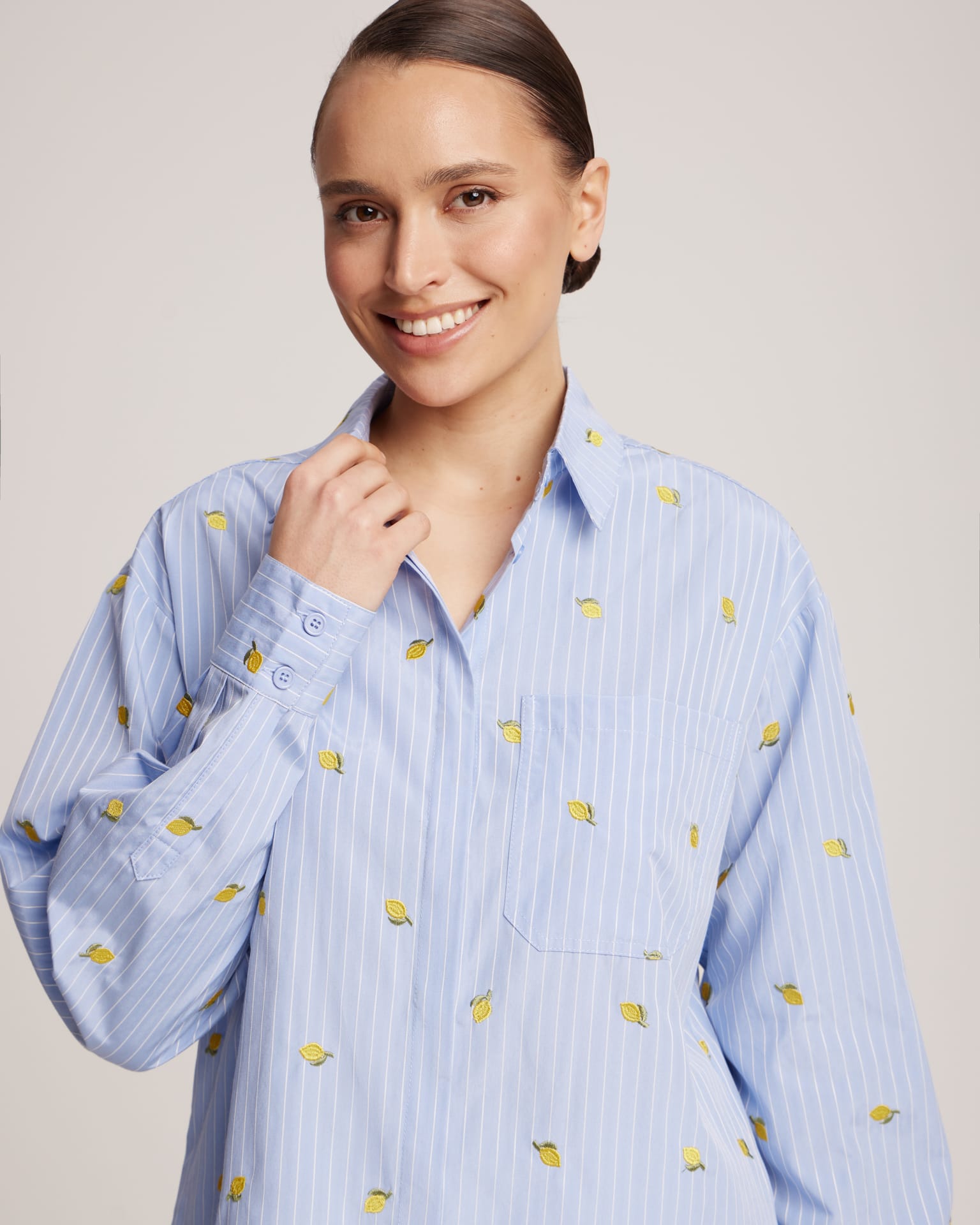 Рубашка с вышивкой