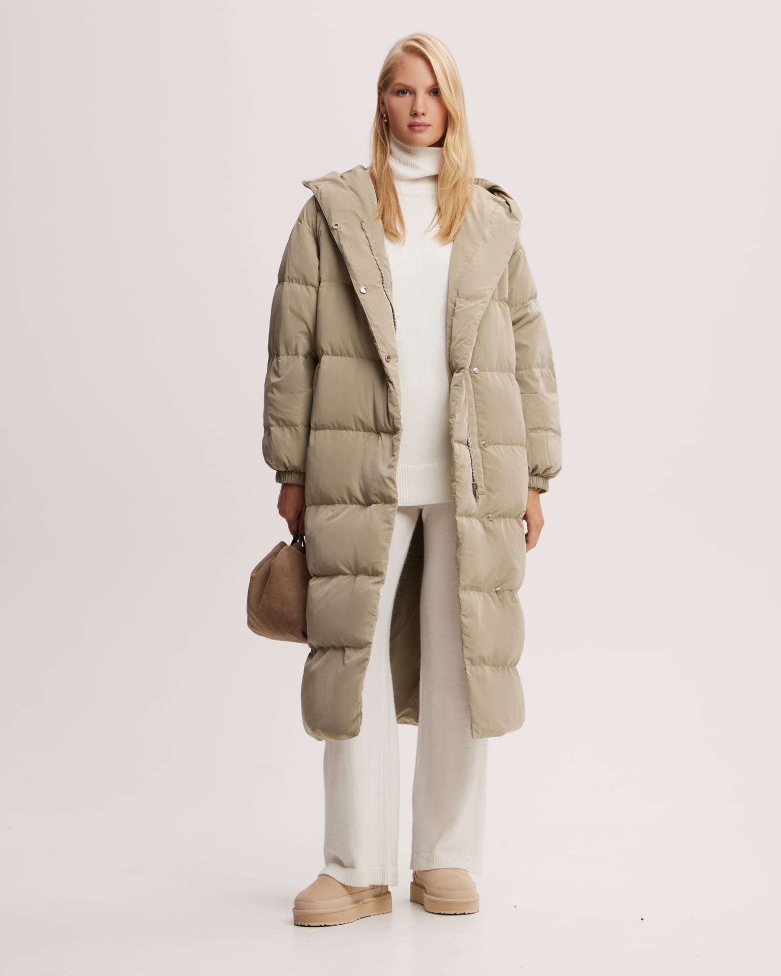 Пуховик на заклепках в цвете хаки