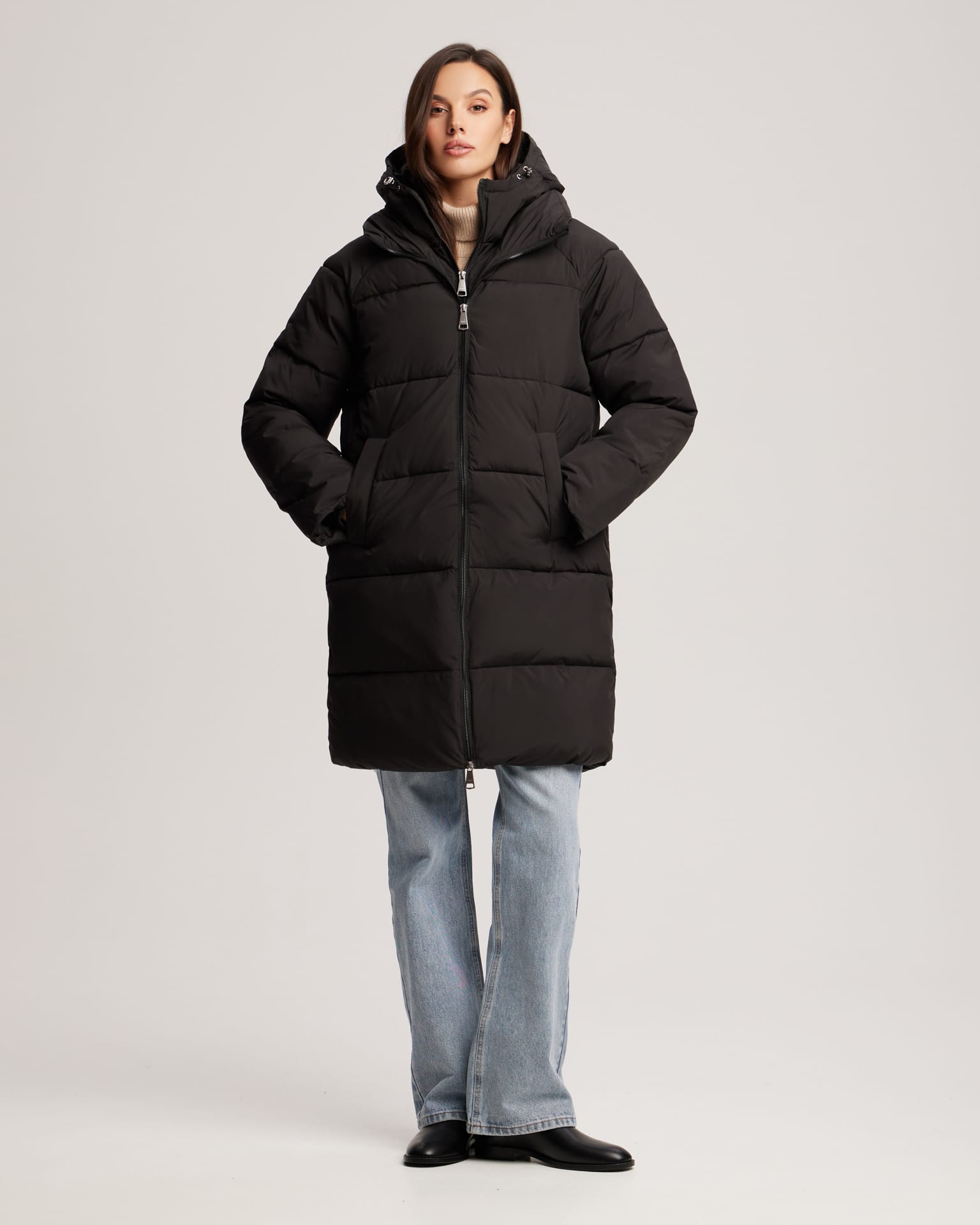 Базовый пуховик в черном цвете