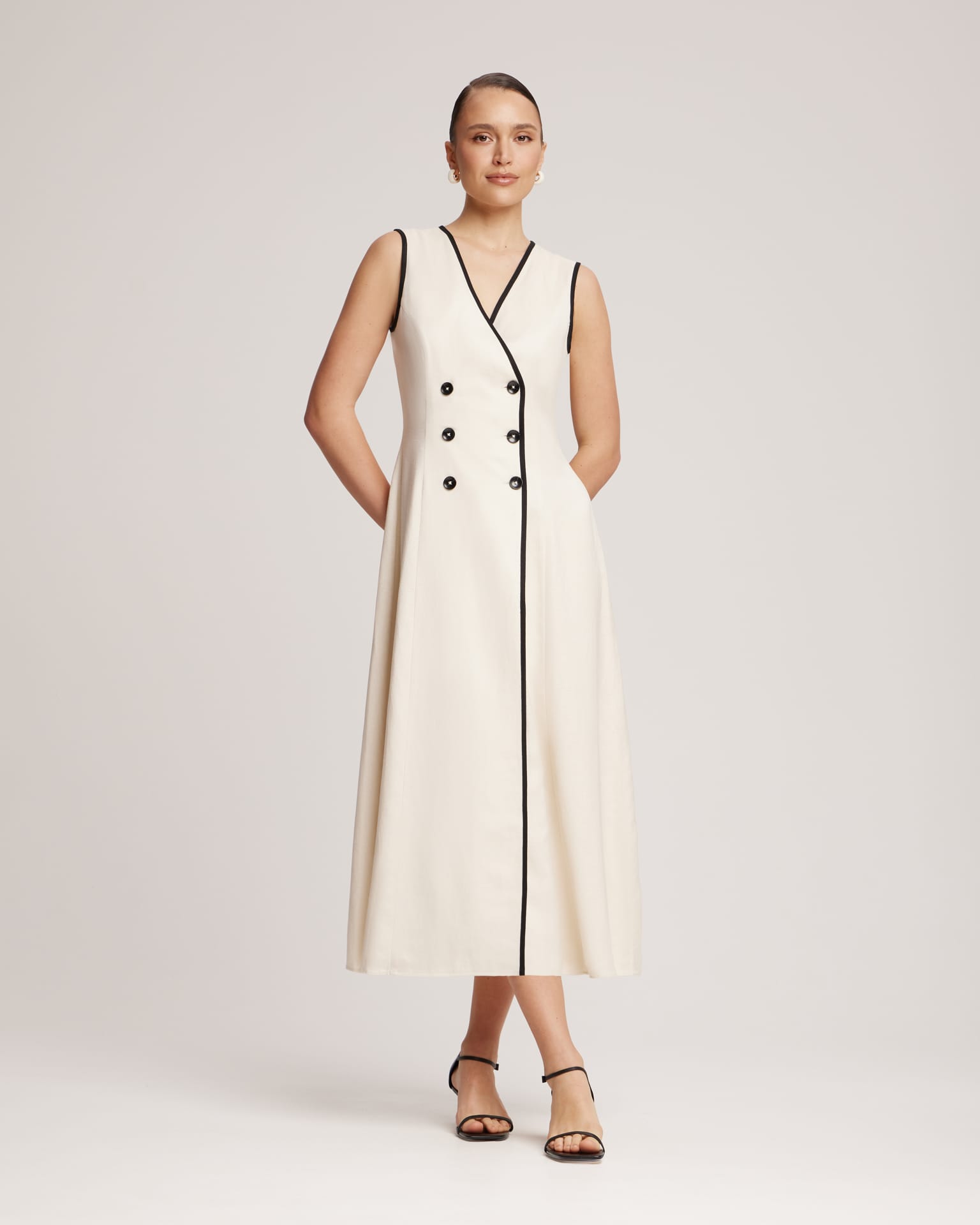 Льняное бежевое платье