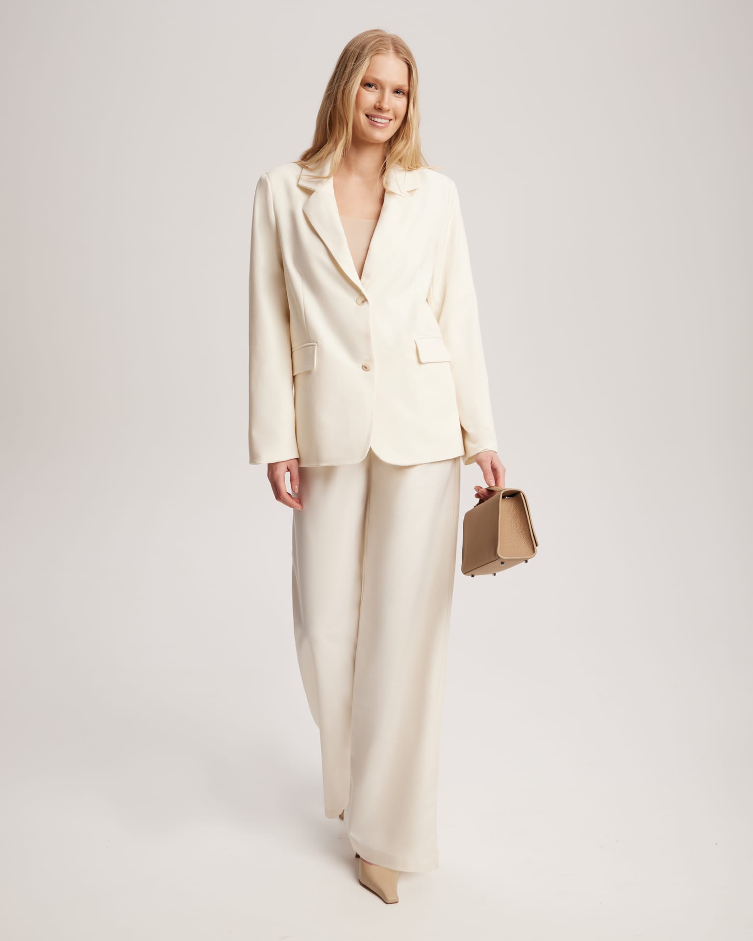 Жакет прямого силуэта в молочном цвете