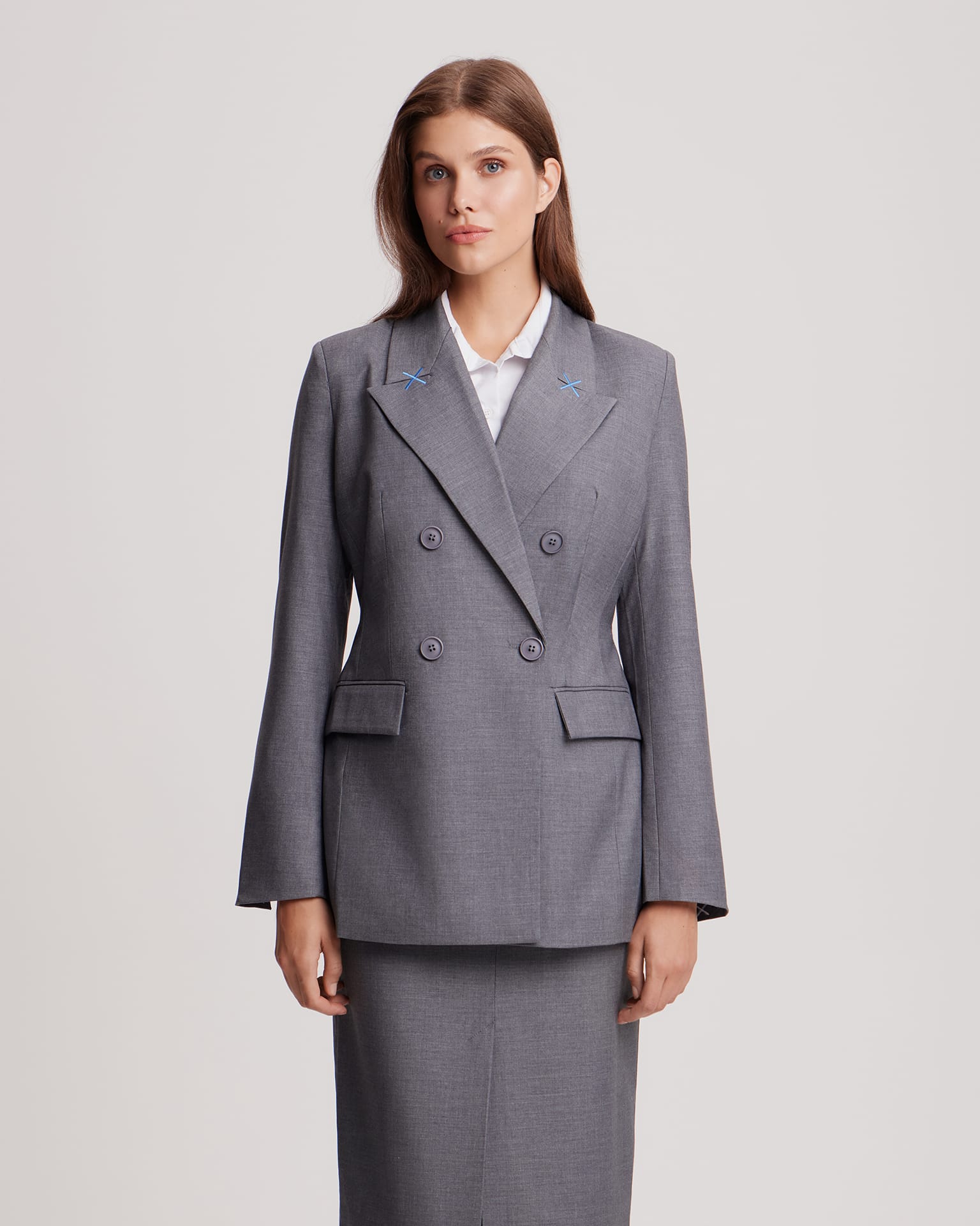 Серый двубортный жакет