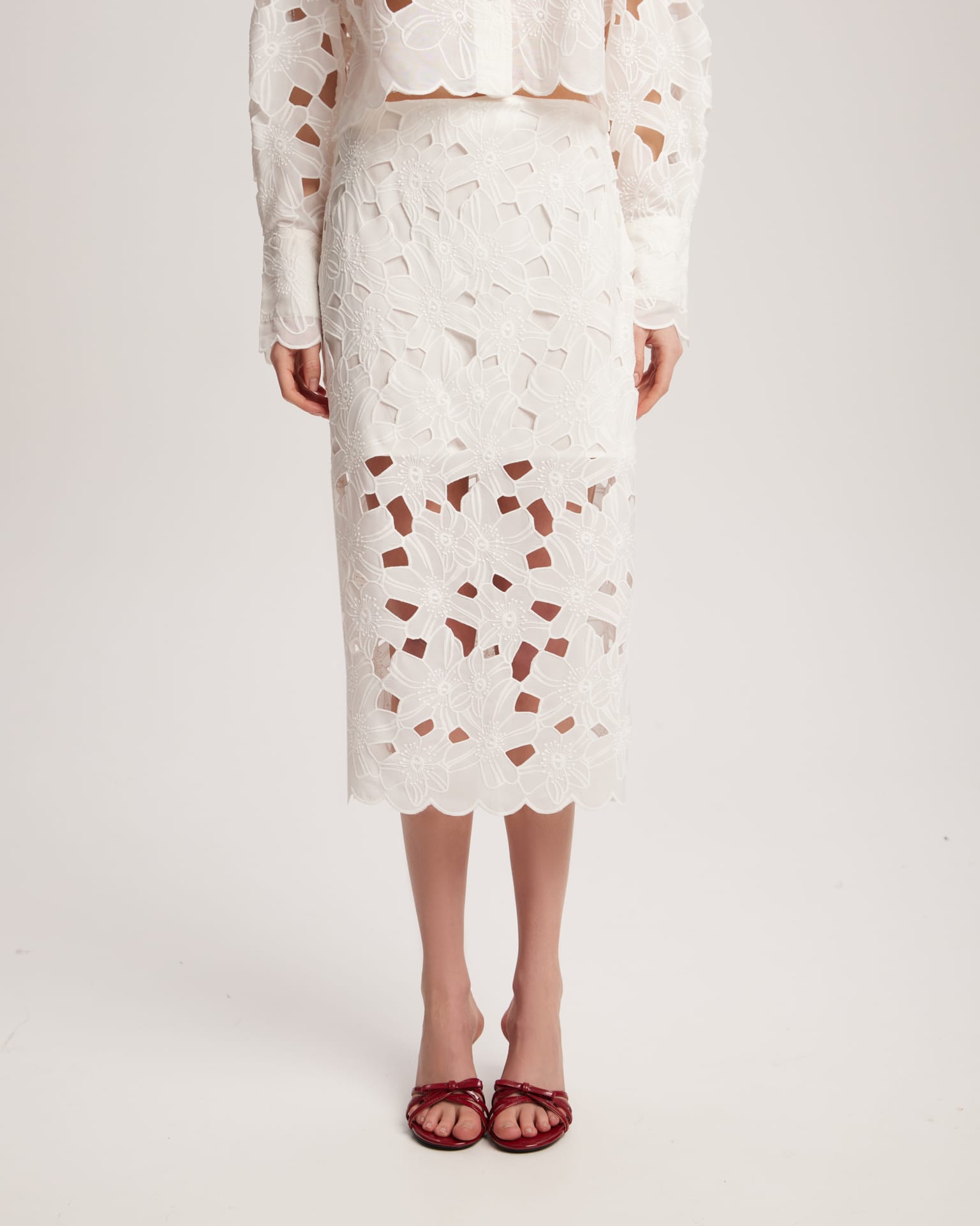 Юбка из белого кружева
