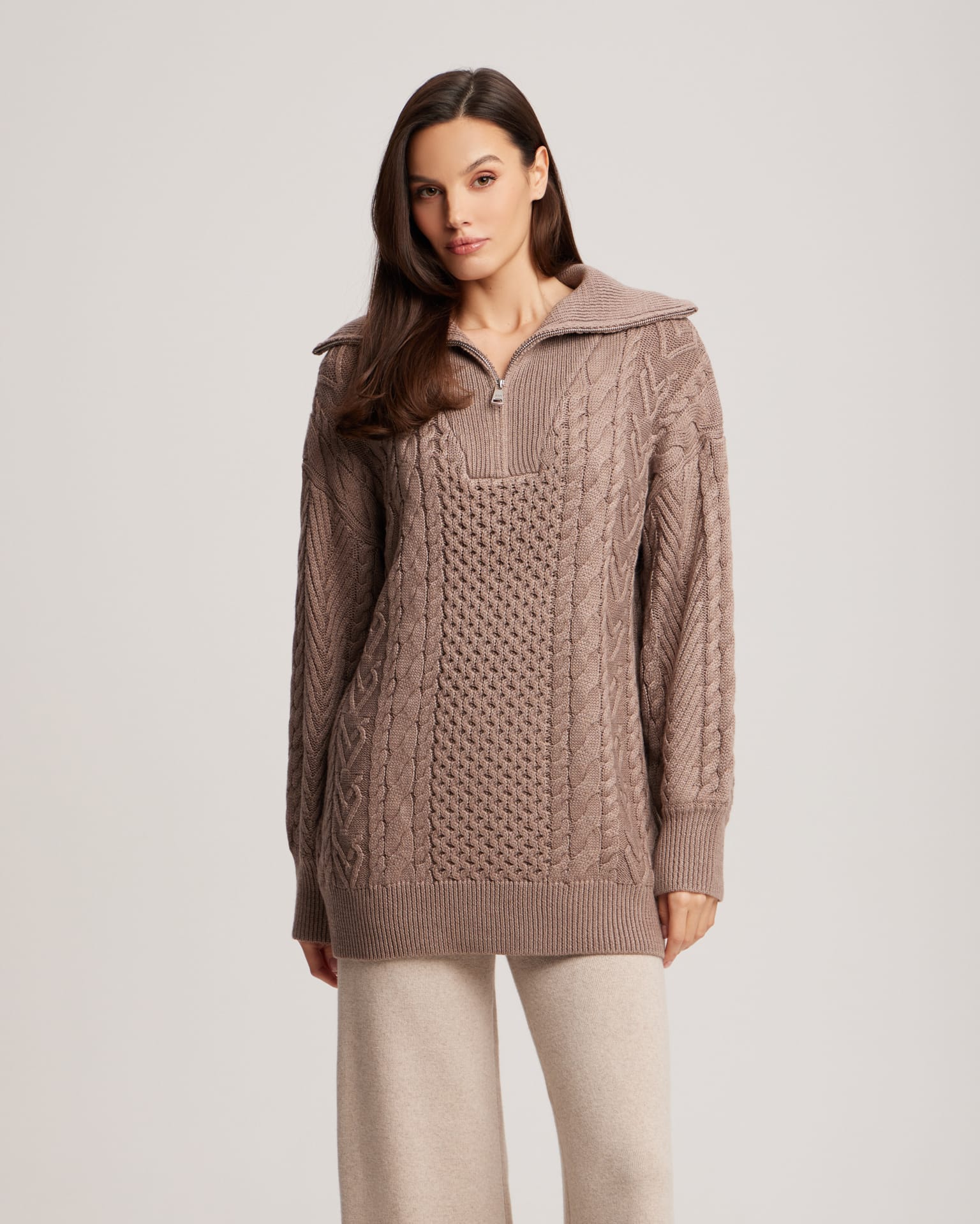 Свитер с воротником на молнии в цвете капучино