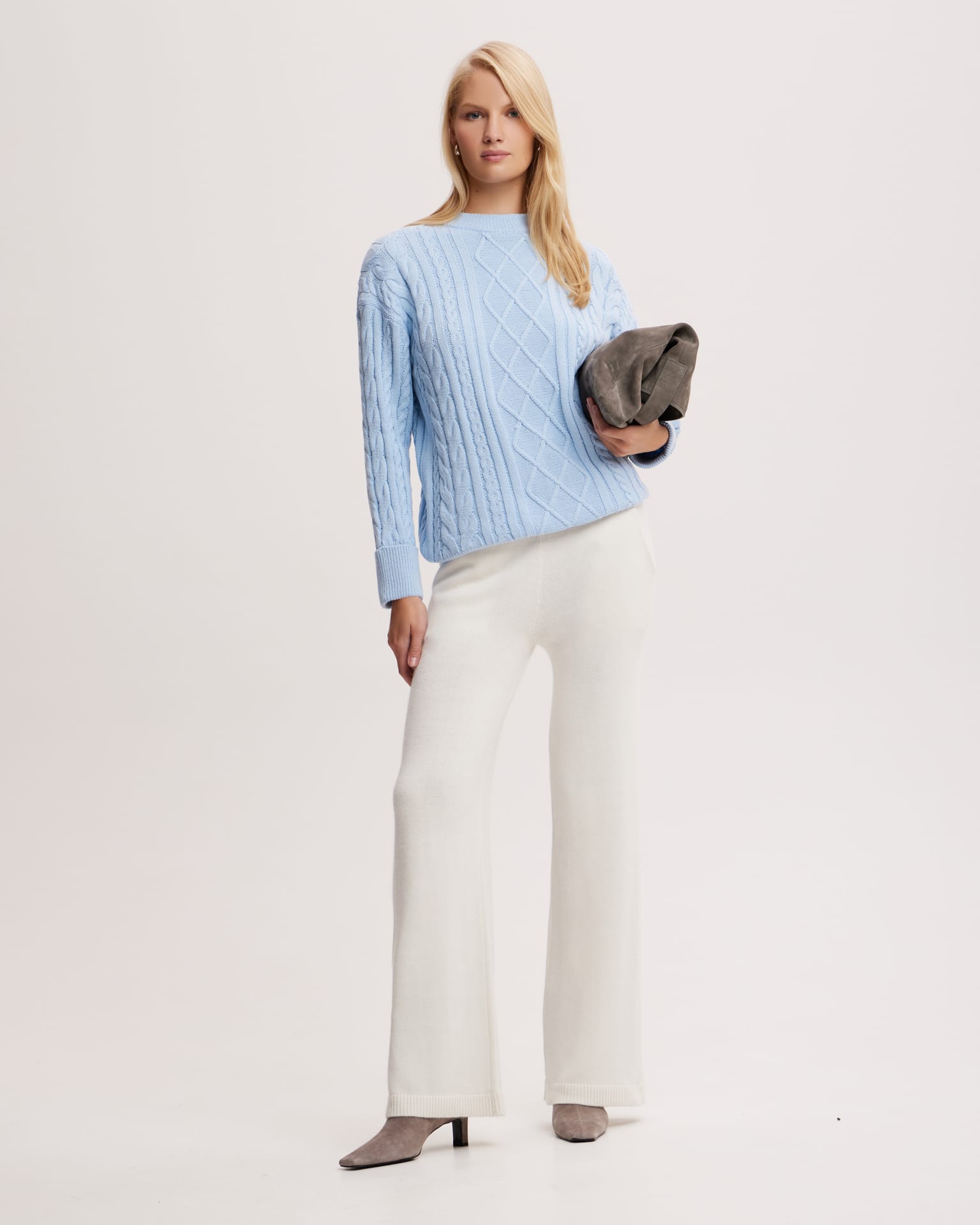 Фактурный джемпер в голубом цвете