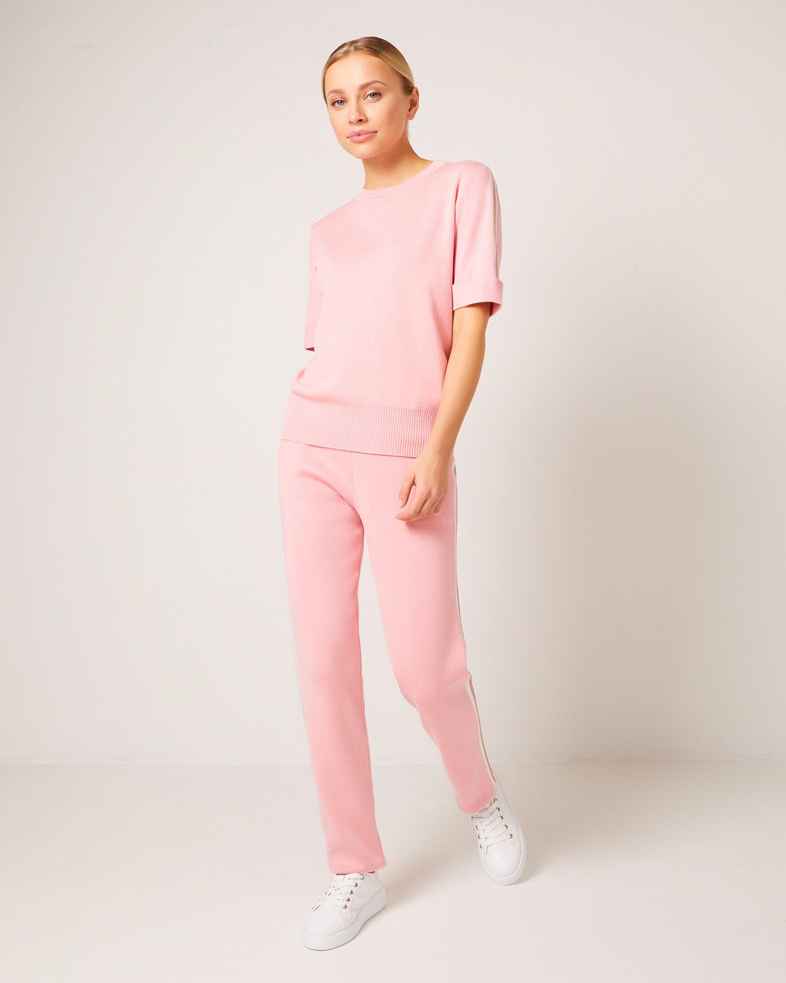 Костюм с посадкой на талии