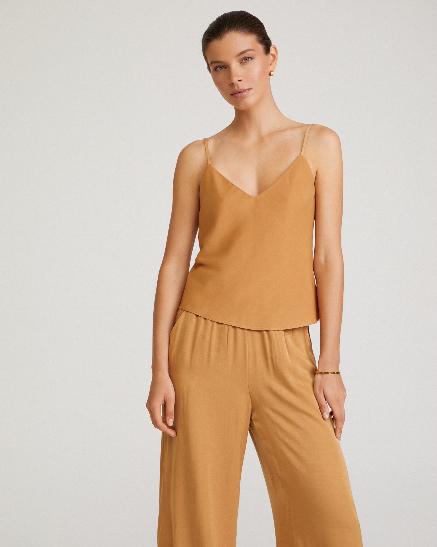 Топ на бретелях