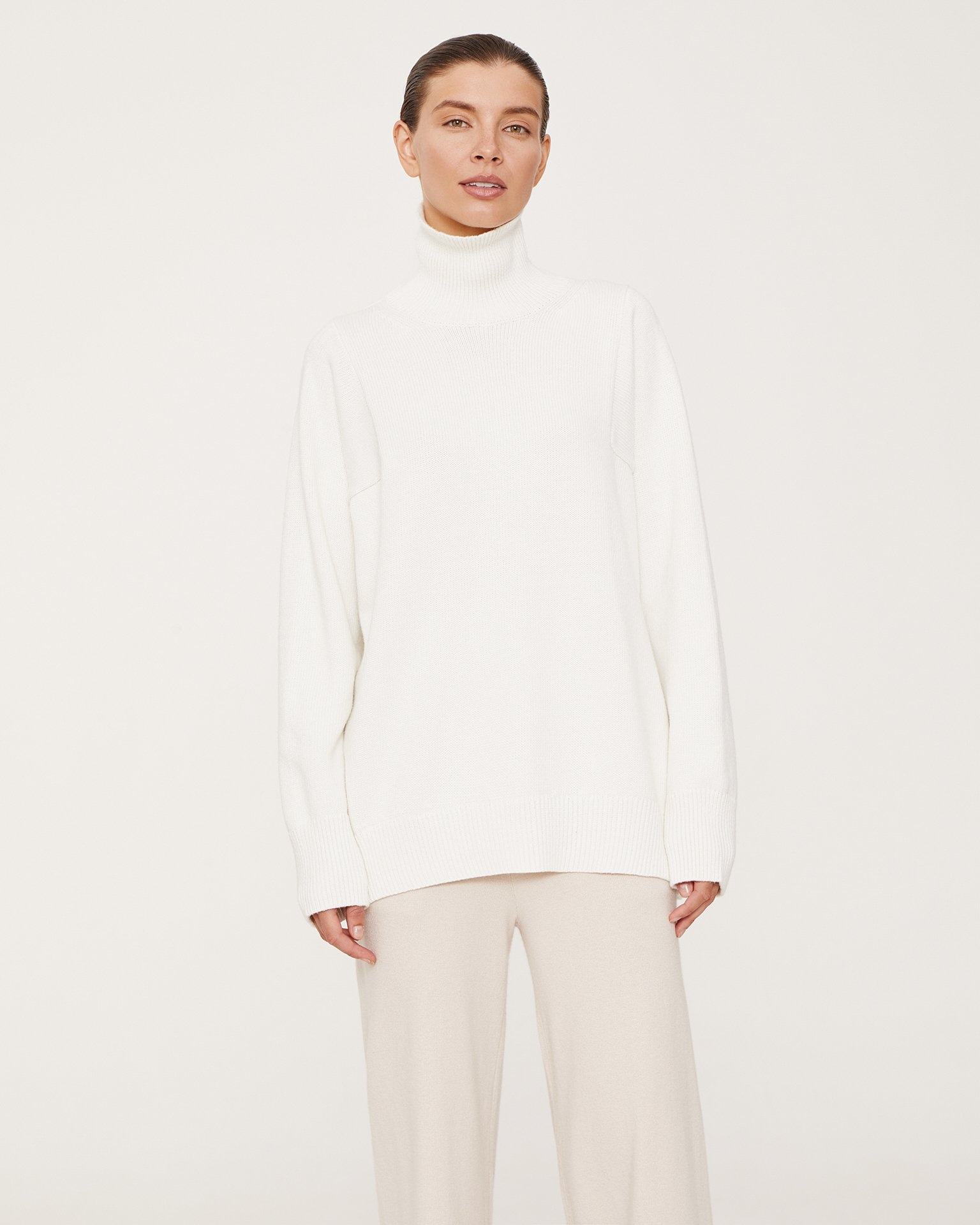 Джемпер с высоким воротником