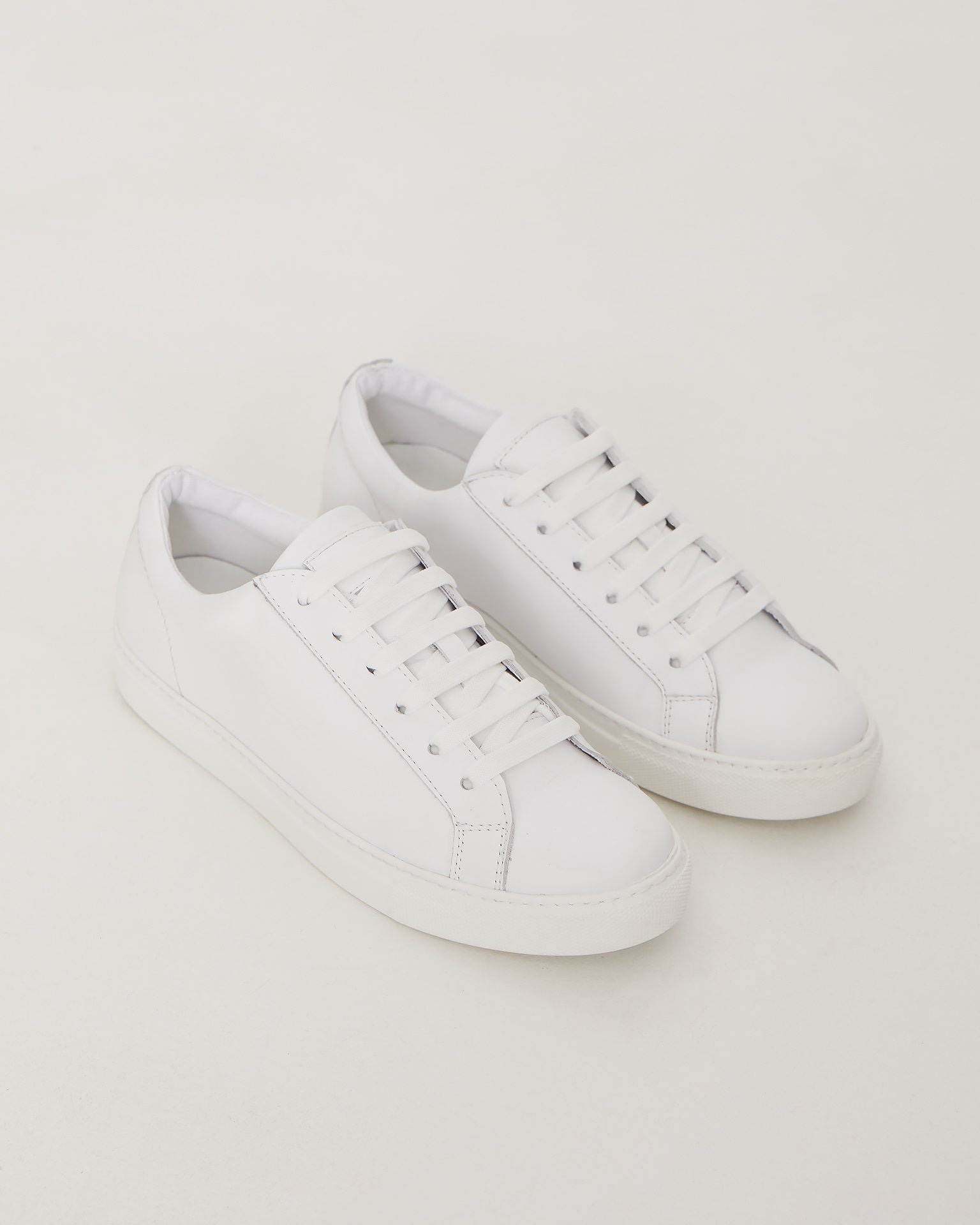 Кеды белого цвета