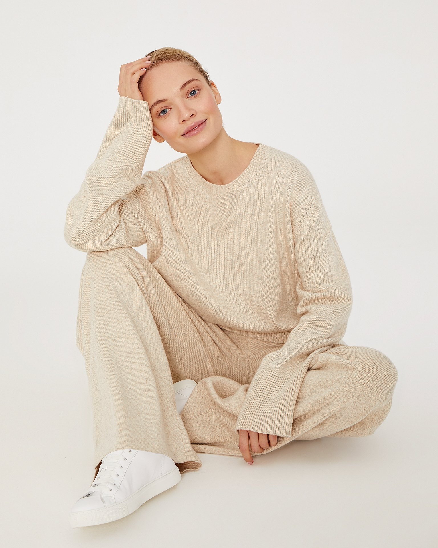 Трикотажные брюки в бежевом цвете