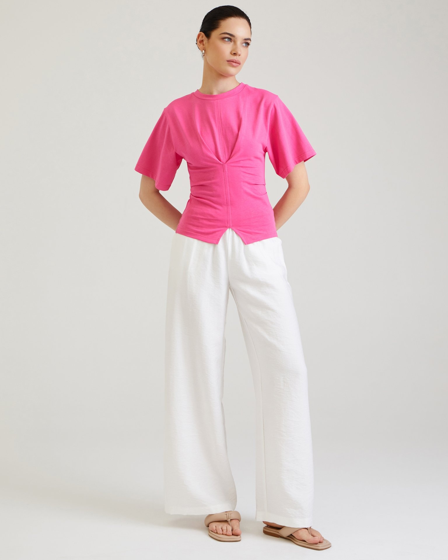 Приталенная футболка в розовом цвете