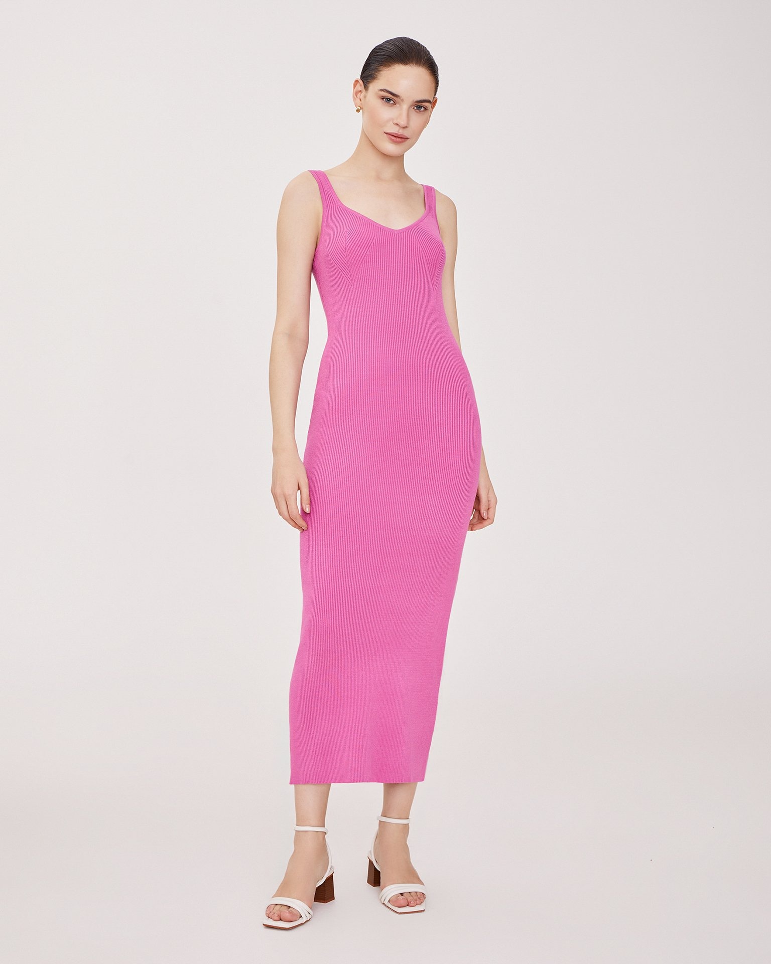 Платье на бретелях