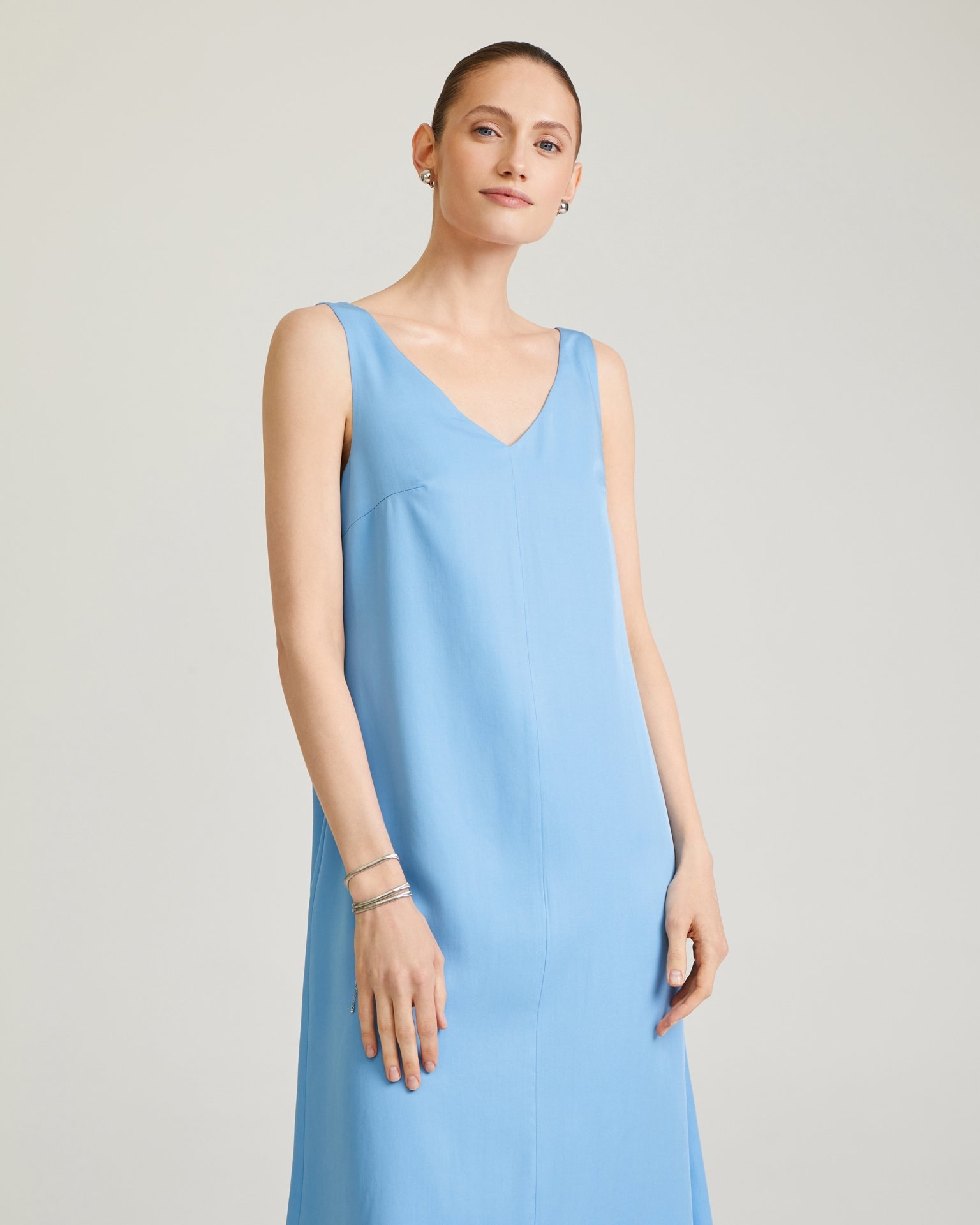 Платье миди без рукавов