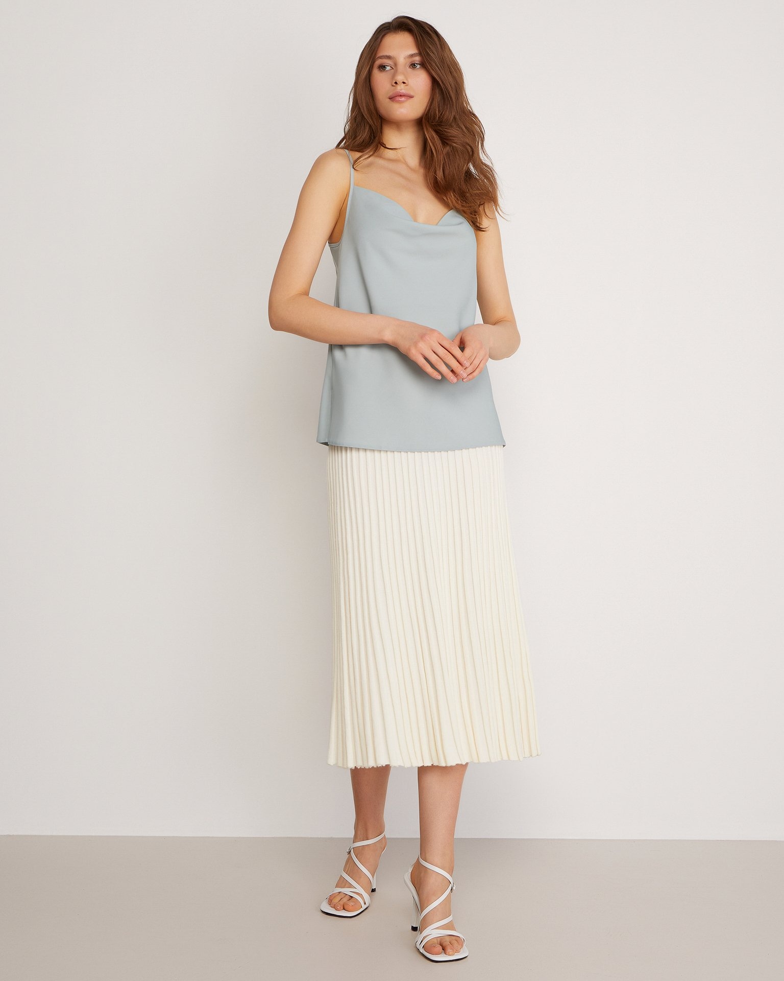 Топ с разрезами по бокам