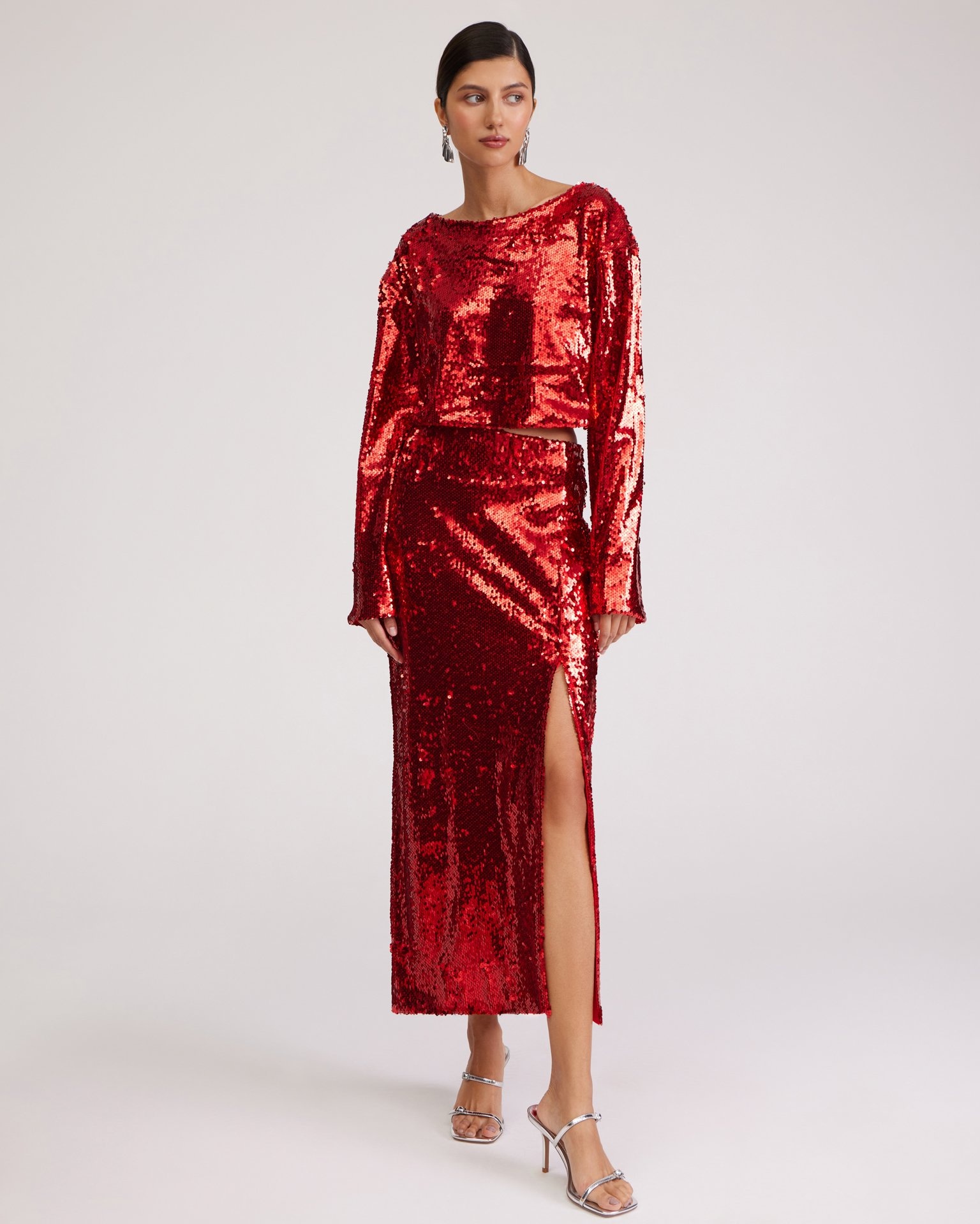 Красный топ с пайетками