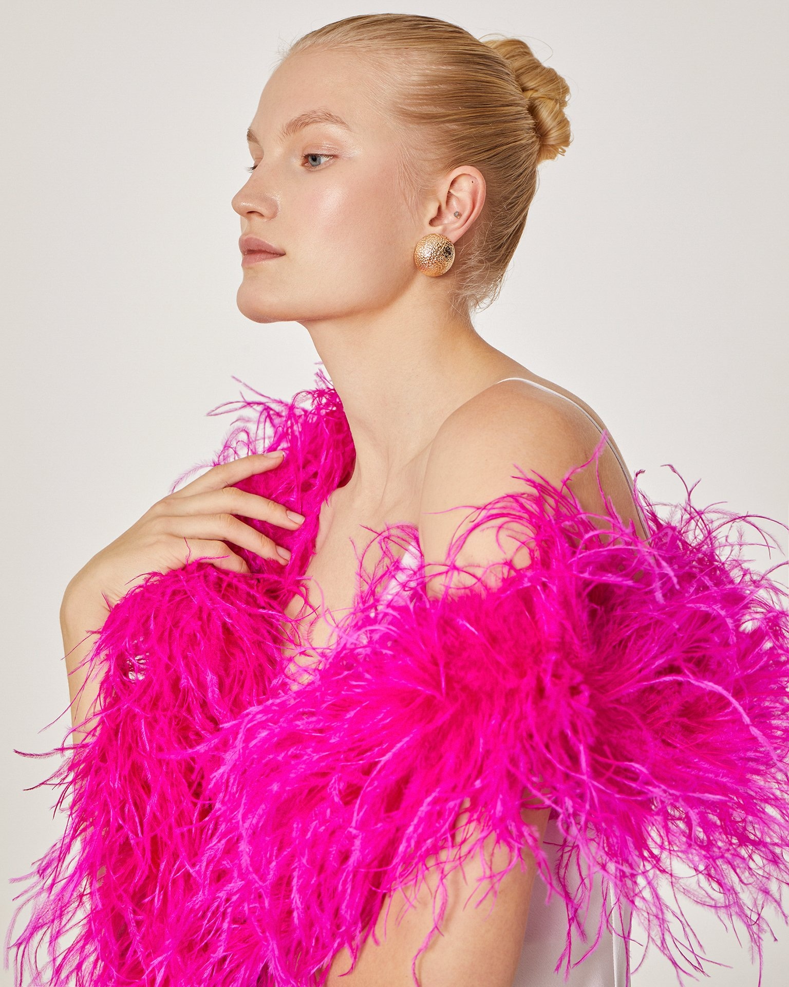 Боа цвета фуксия