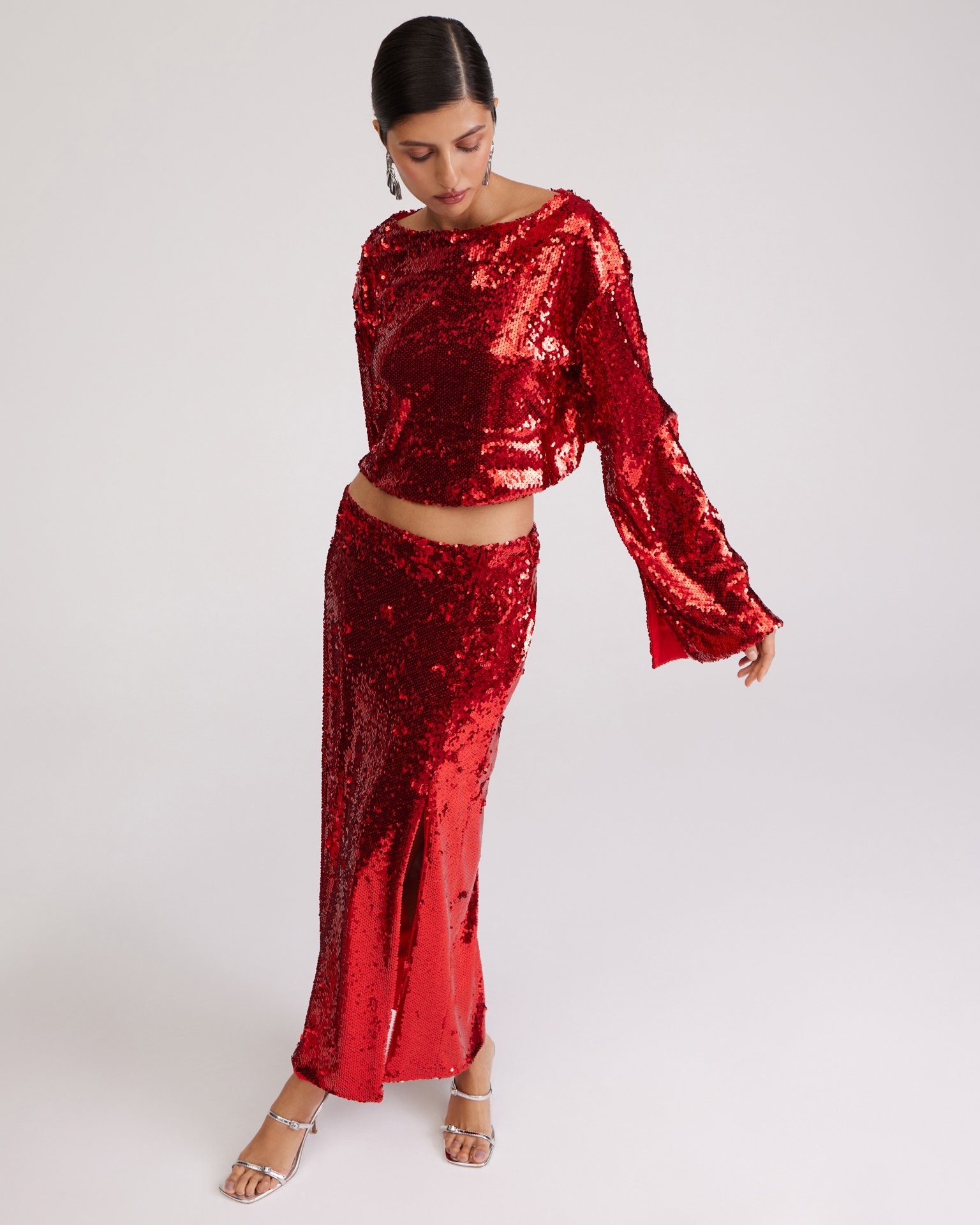 Красная юбка с пайетками