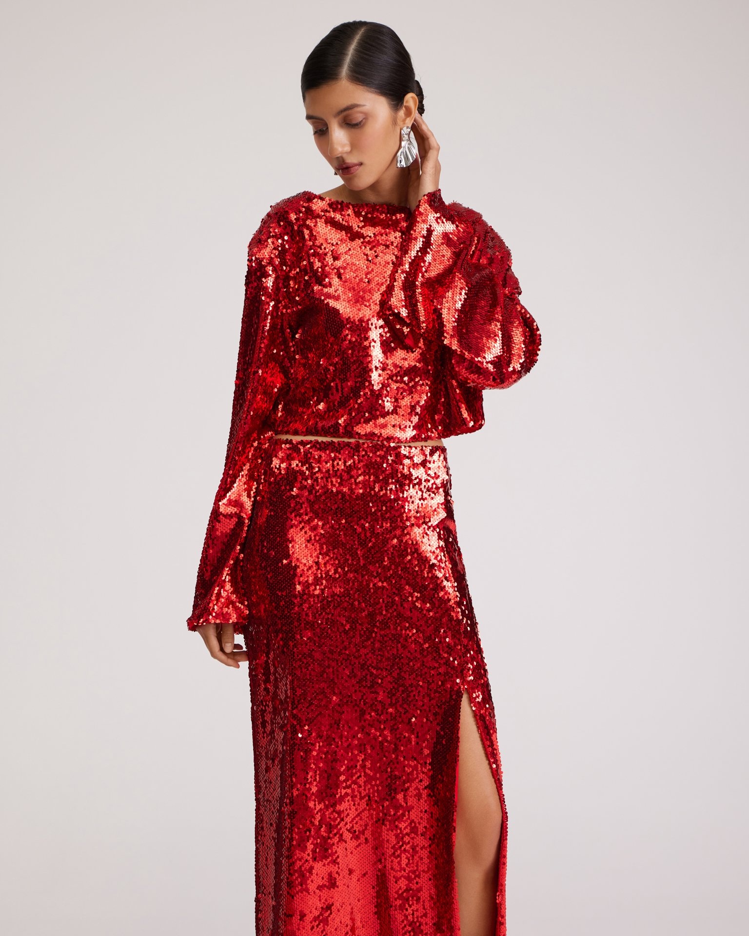 Красная юбка с пайетками