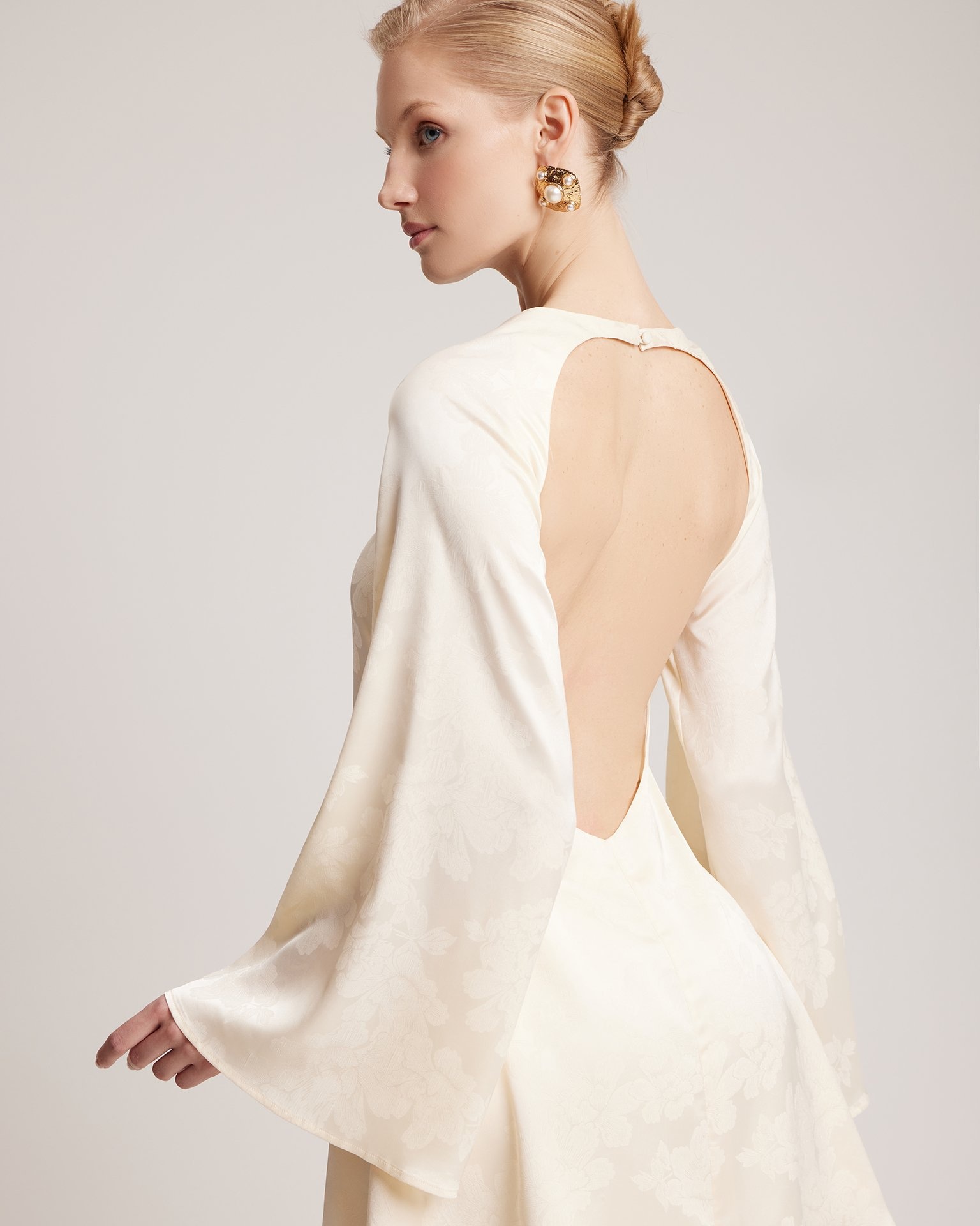 Платье с открытой спиной