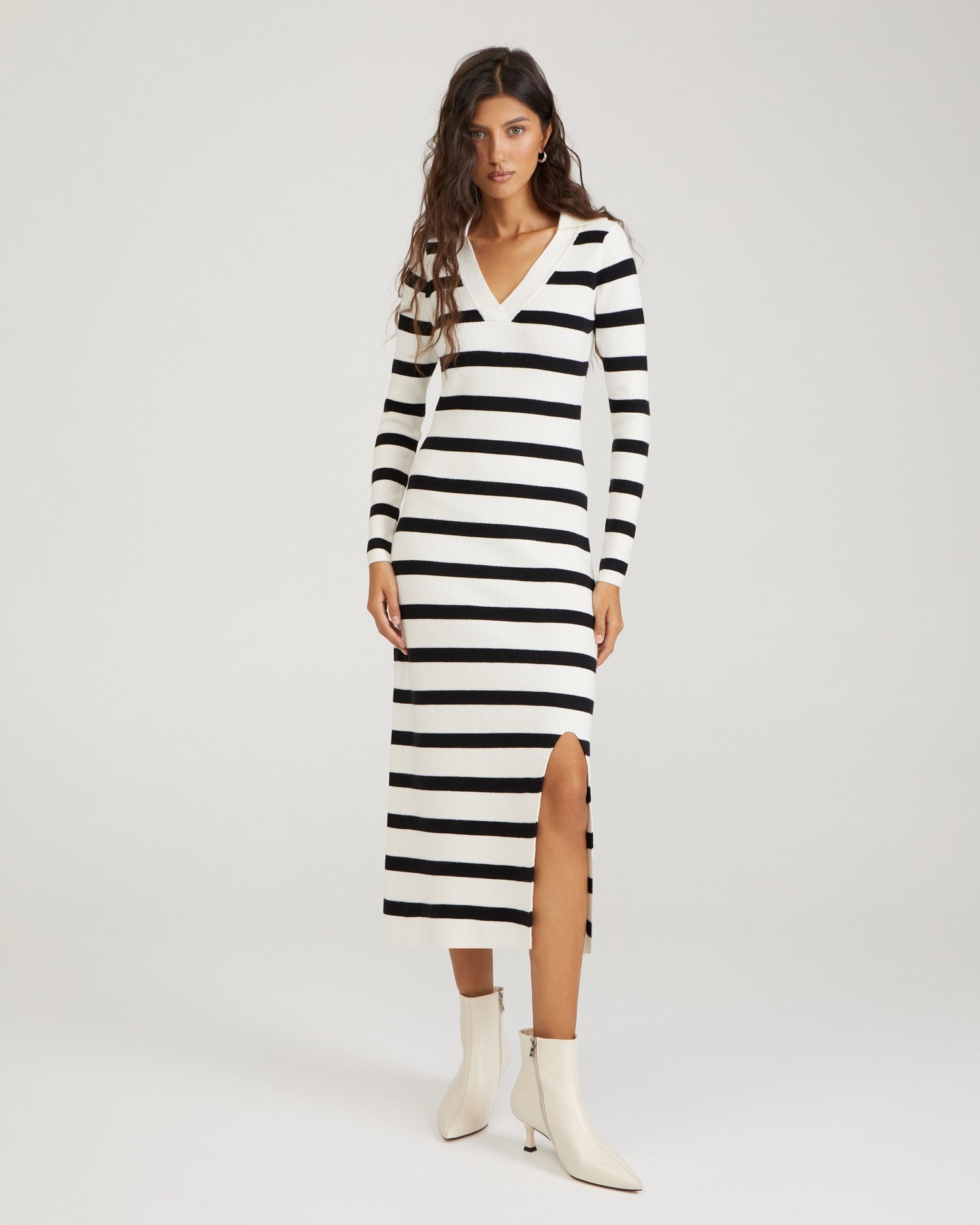 Трикотажное платье с разрезом