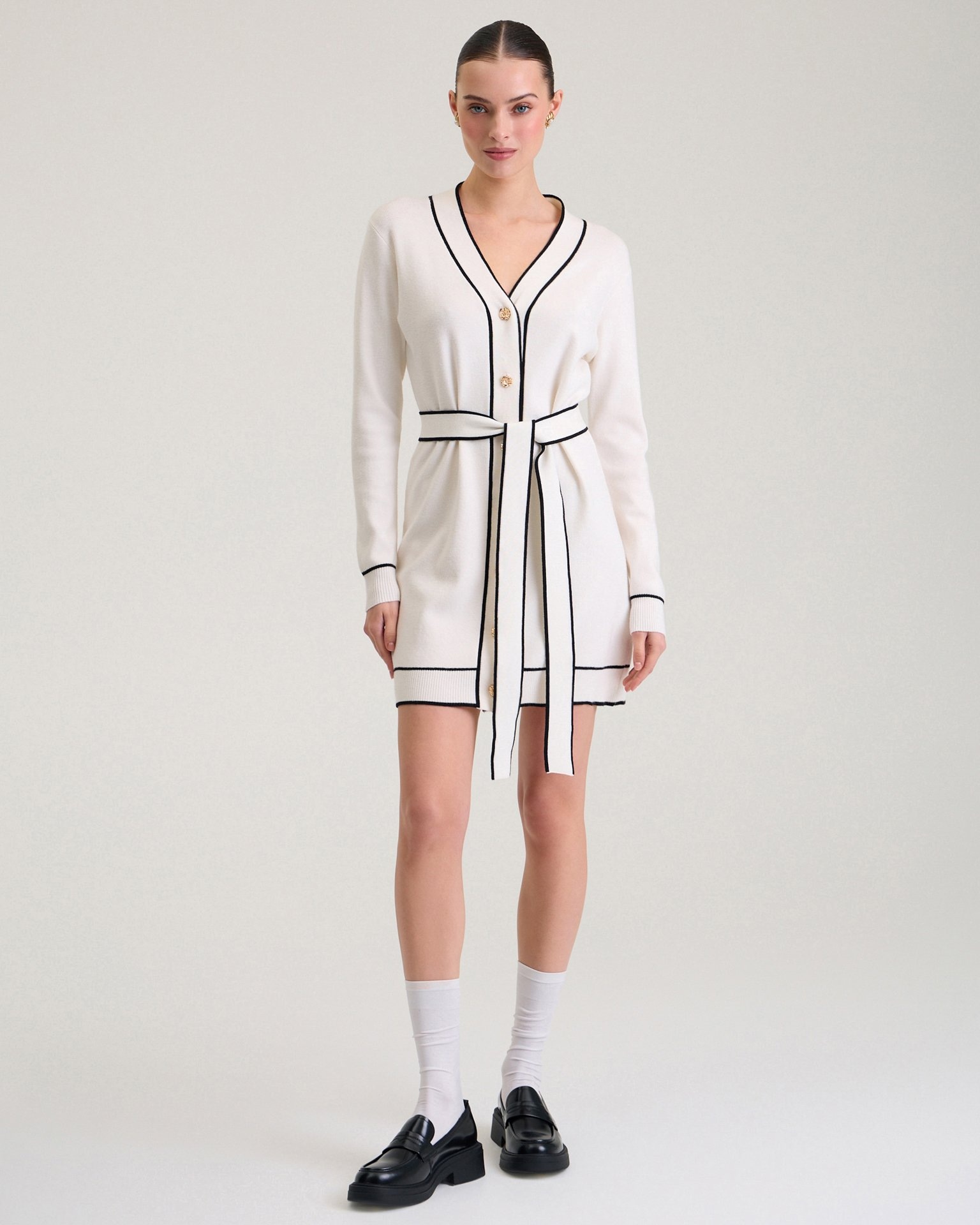 Платье с контрастной окантовкой