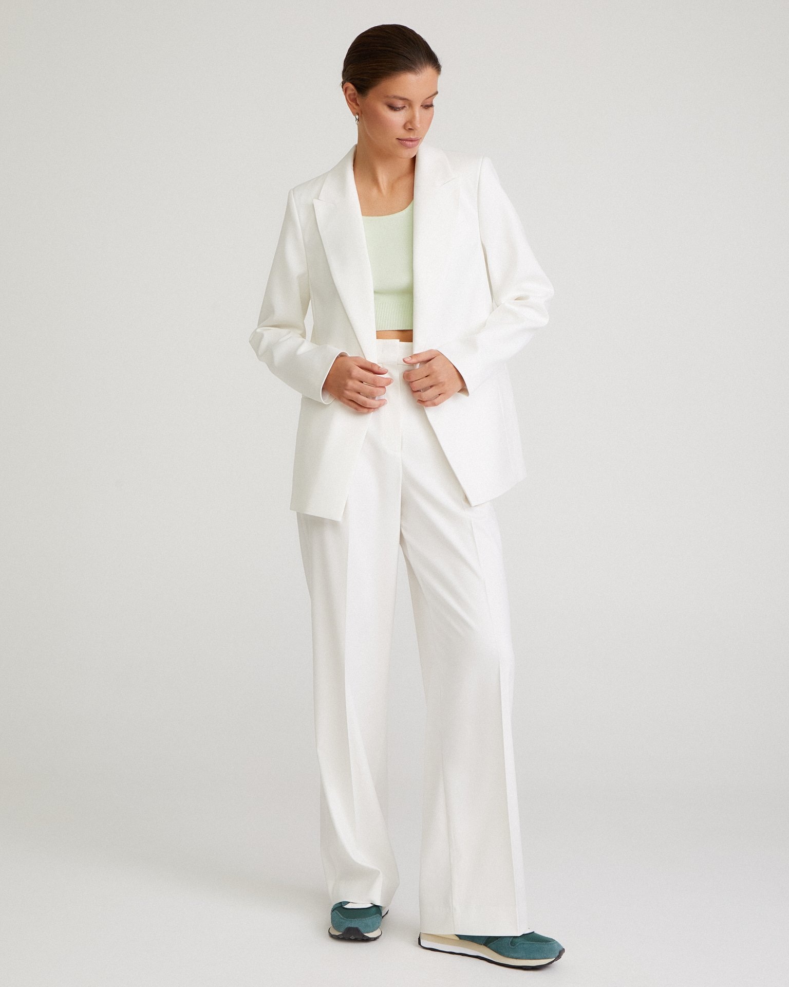 Жакет прямого кроя в белом цвете