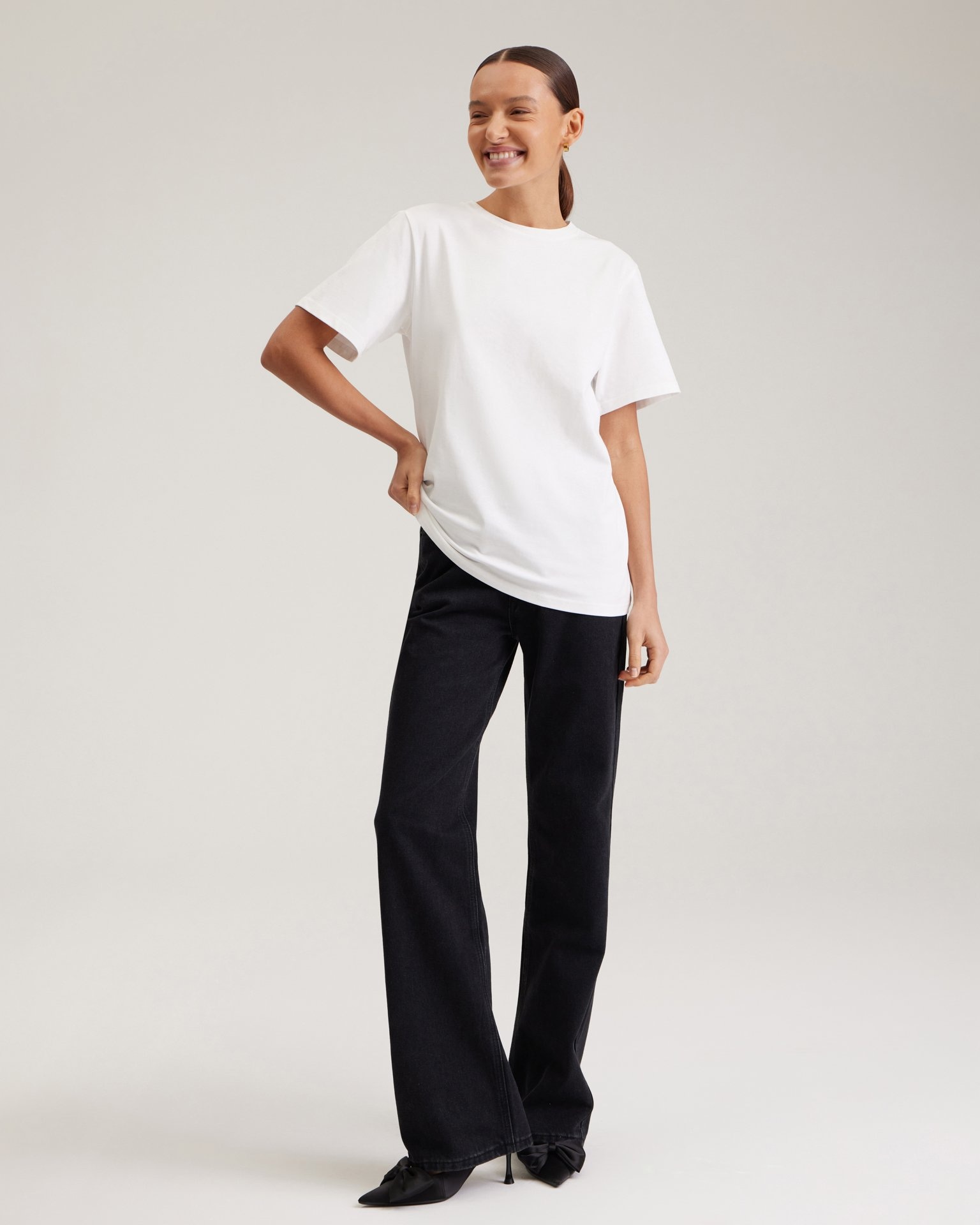 Базовая футболка в белом цвете