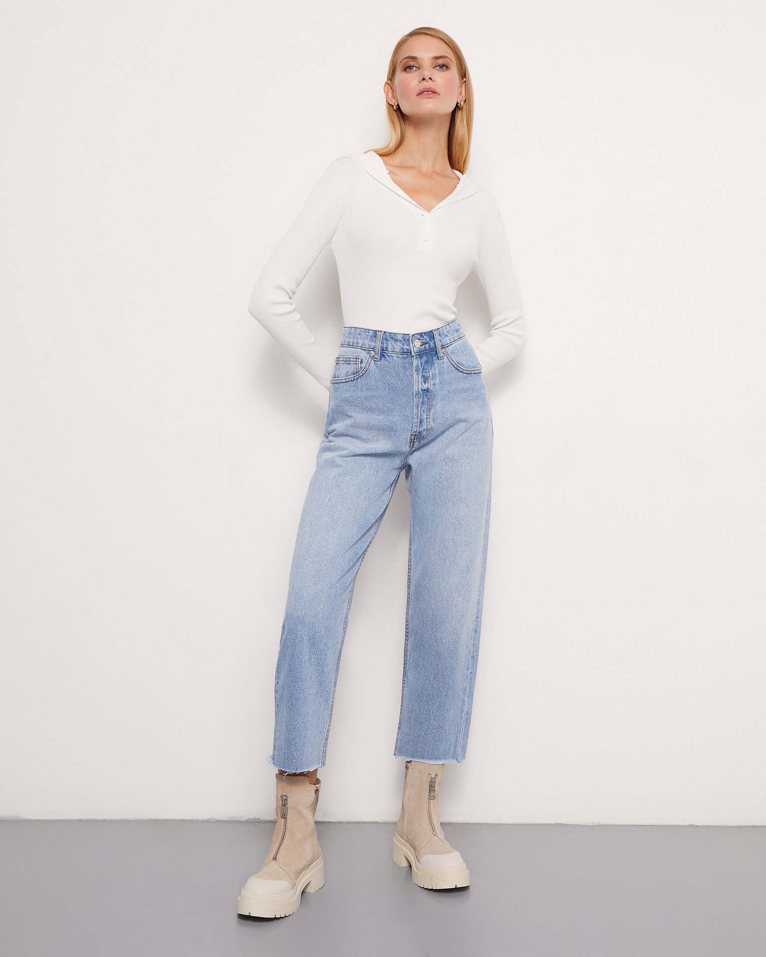 Боди с капюшоном в молочном цвете