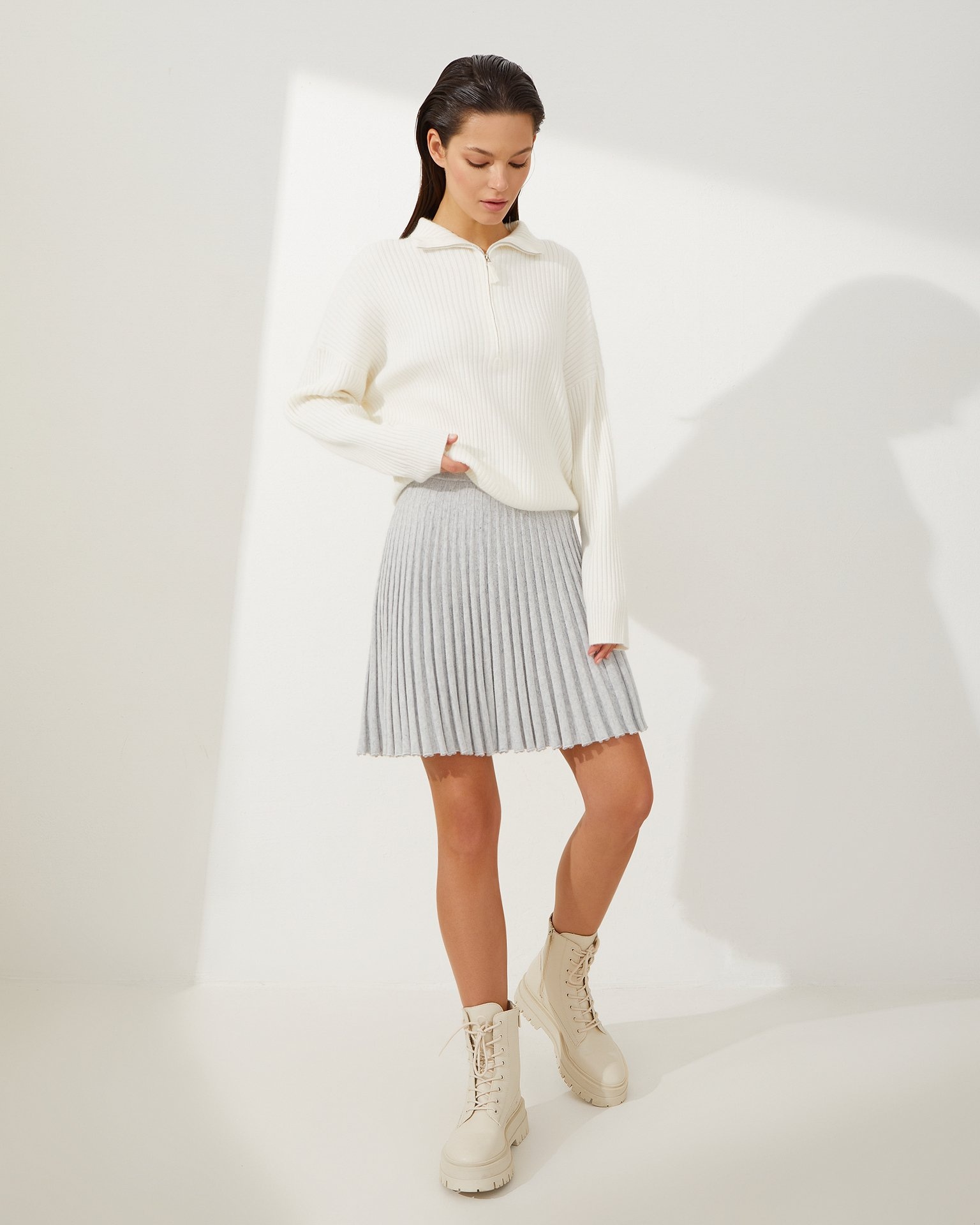 Серая юбка-плиссе