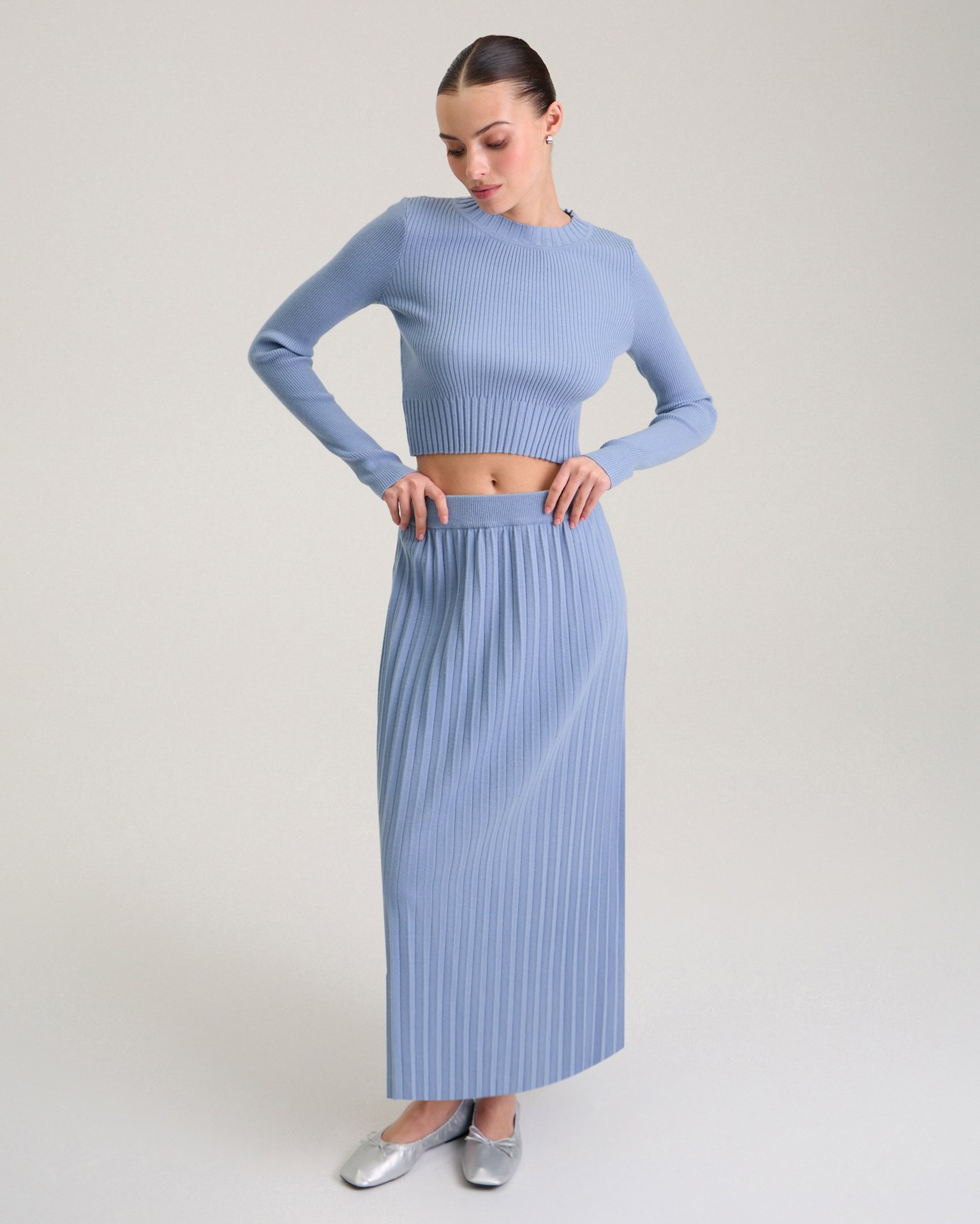 Голубая плиссированная юбка