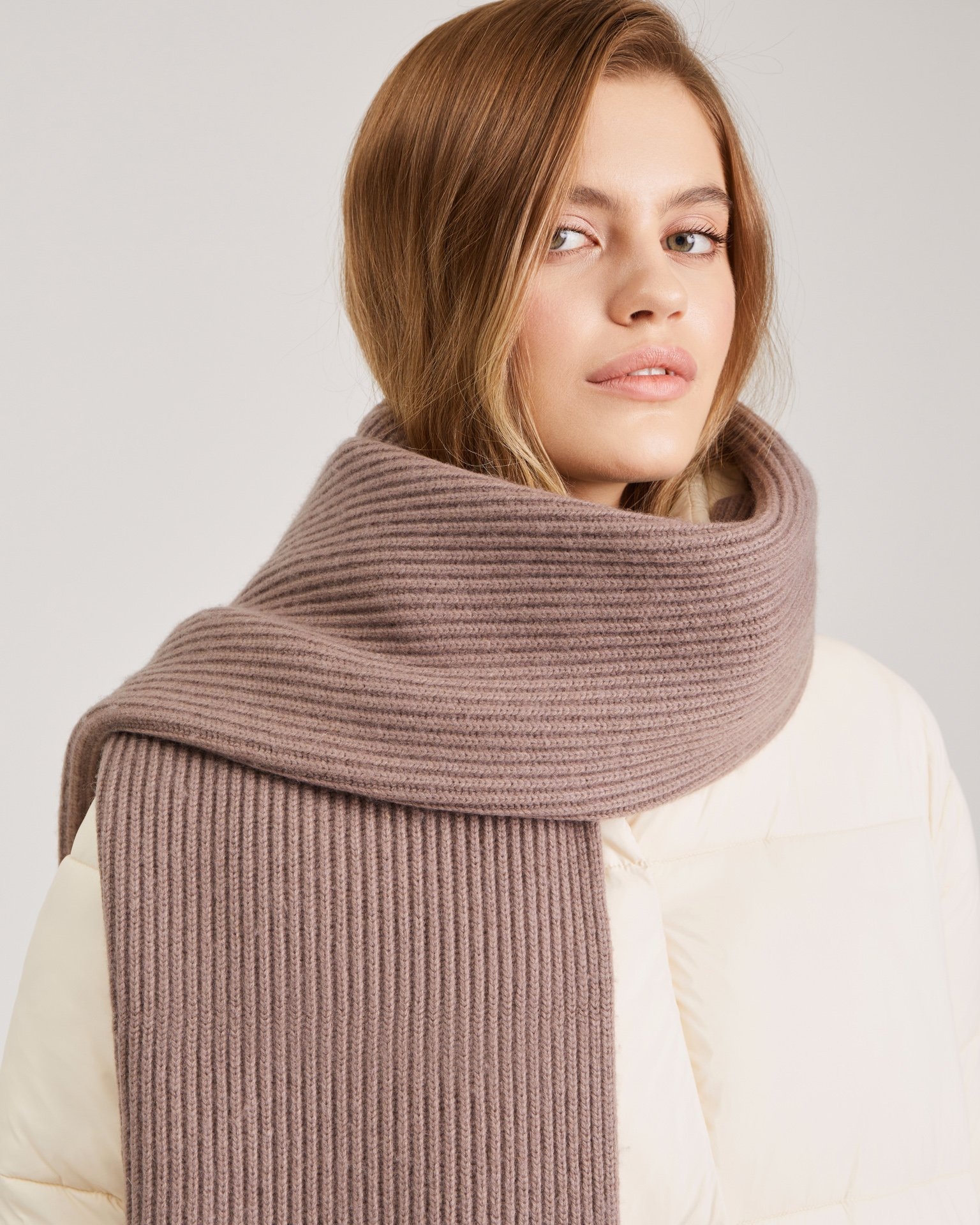 Широкий шарф