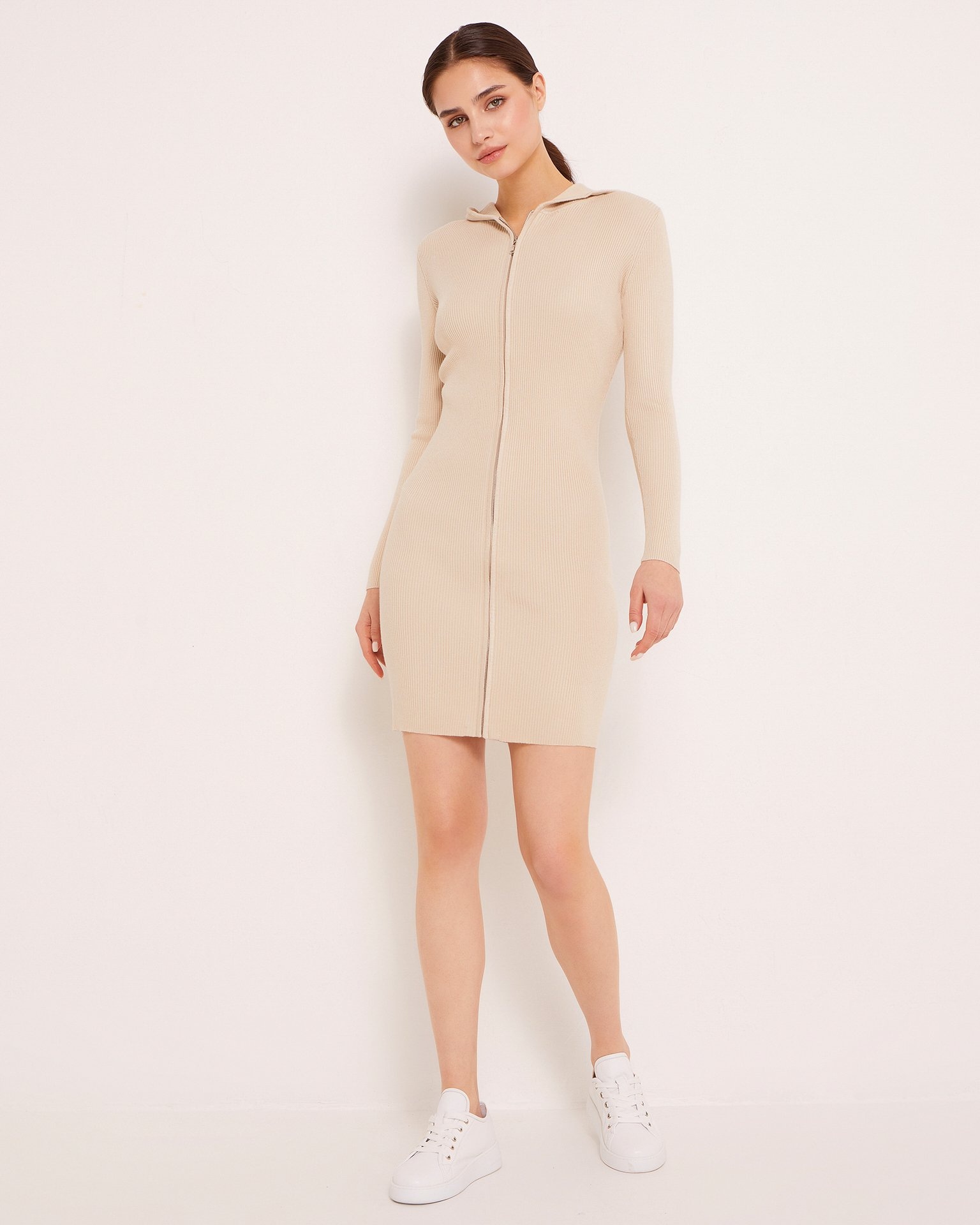 Платье с капюшоном