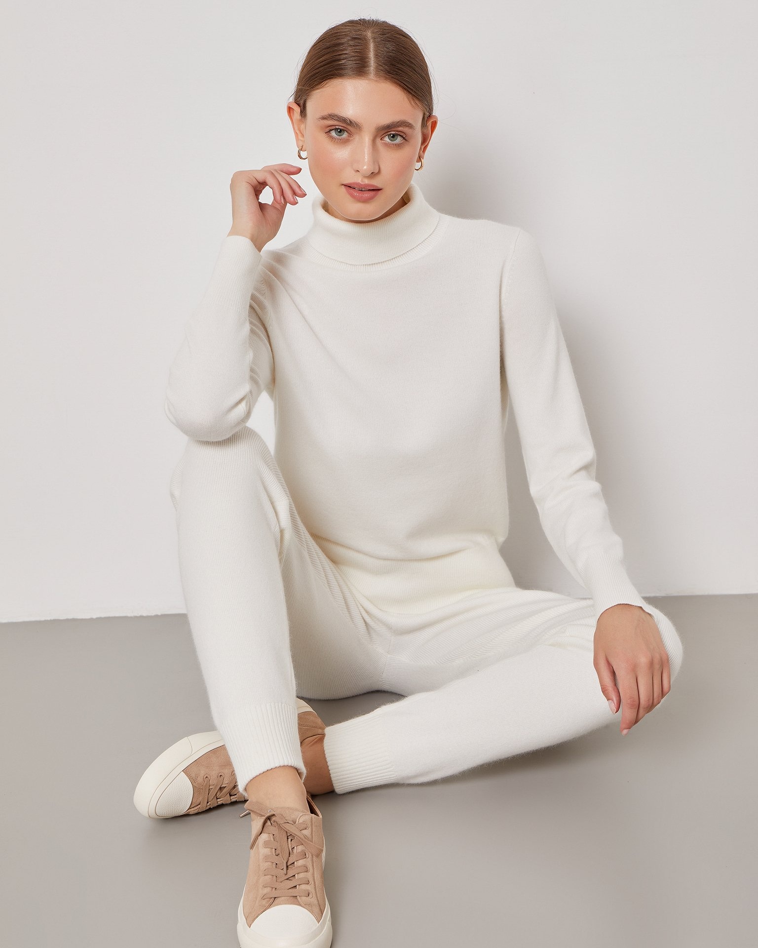 Костюм из шерсти ангоры