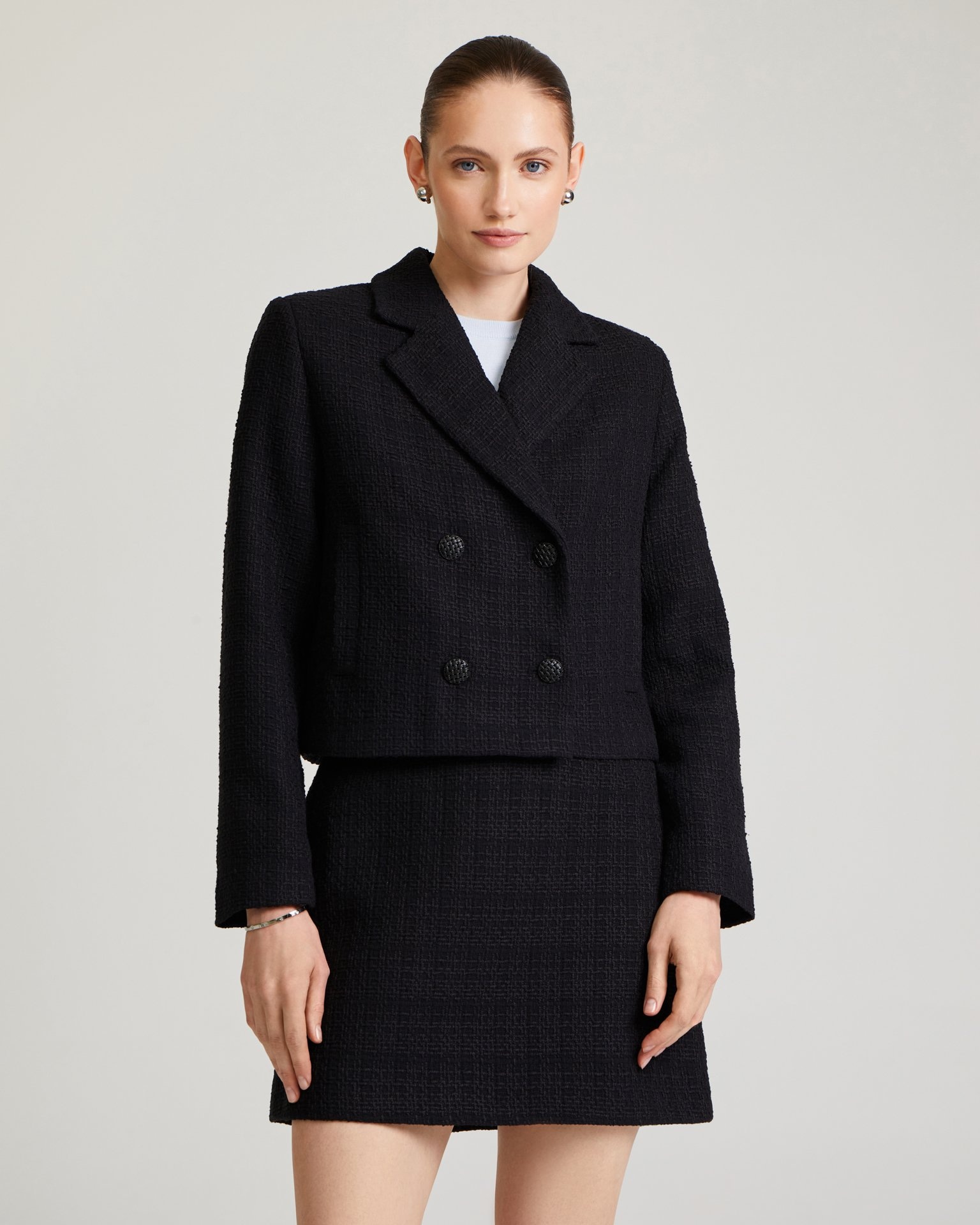 Укороченный жакет в черном цвете