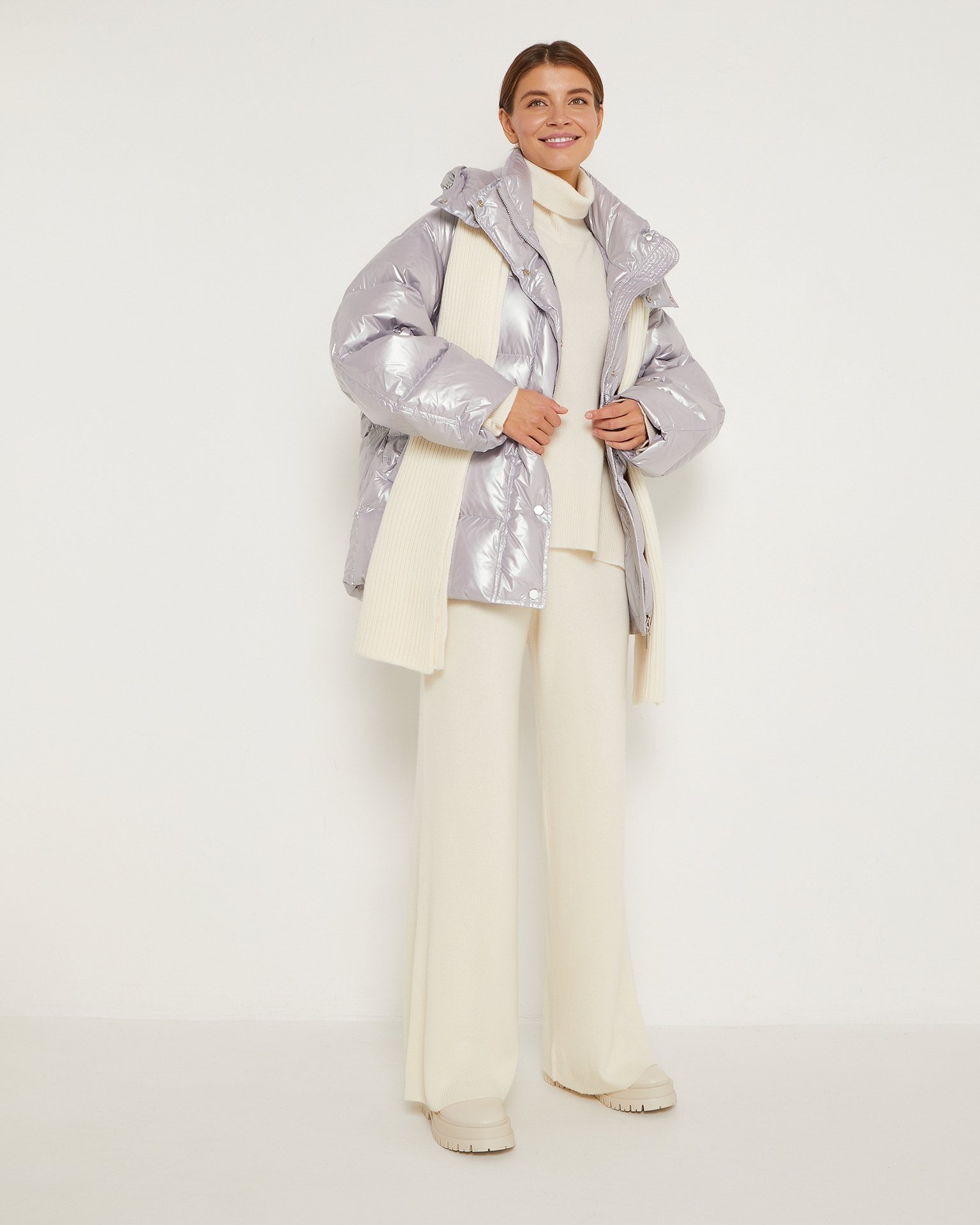 Короткая куртка на пуху в лиловом цвете