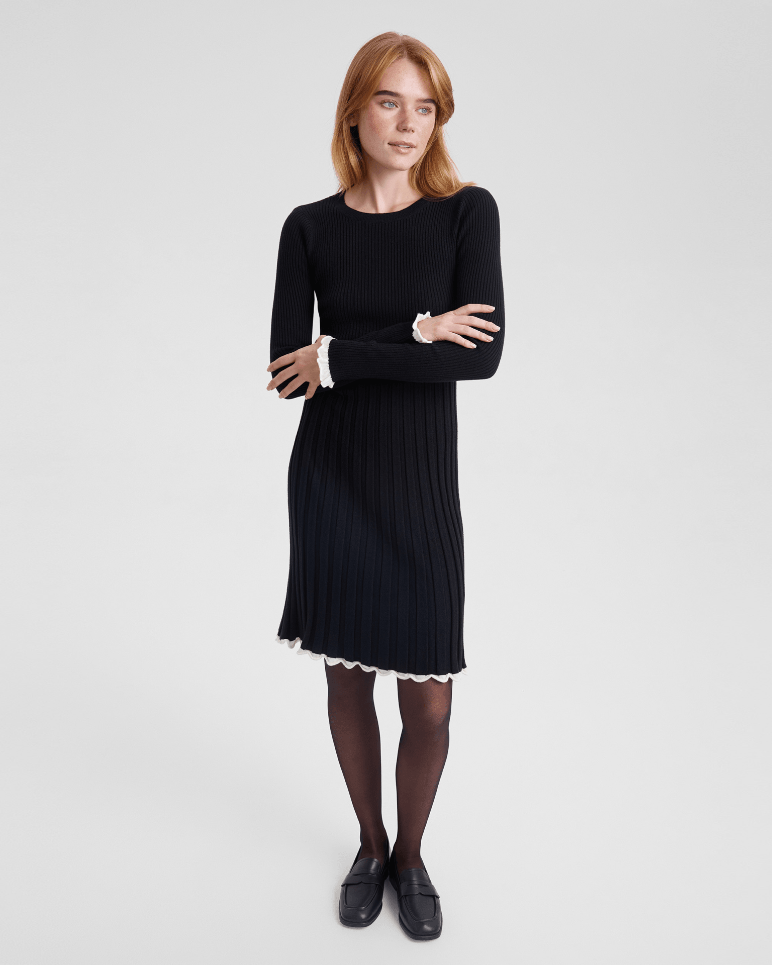 Платье с удлиненным рукавом