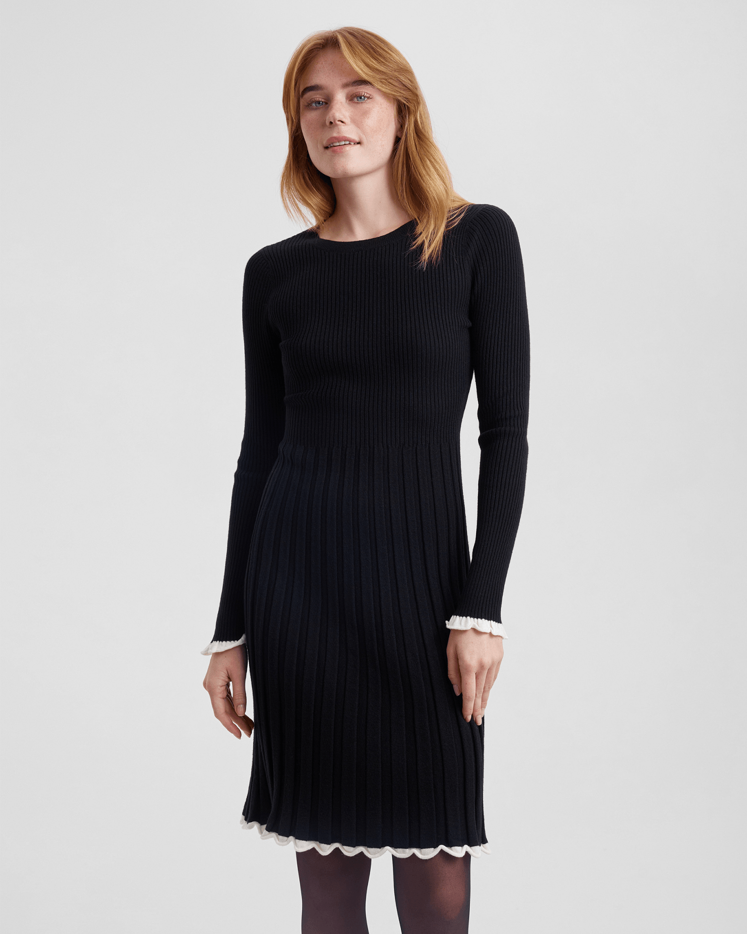 Платье с удлиненным рукавом