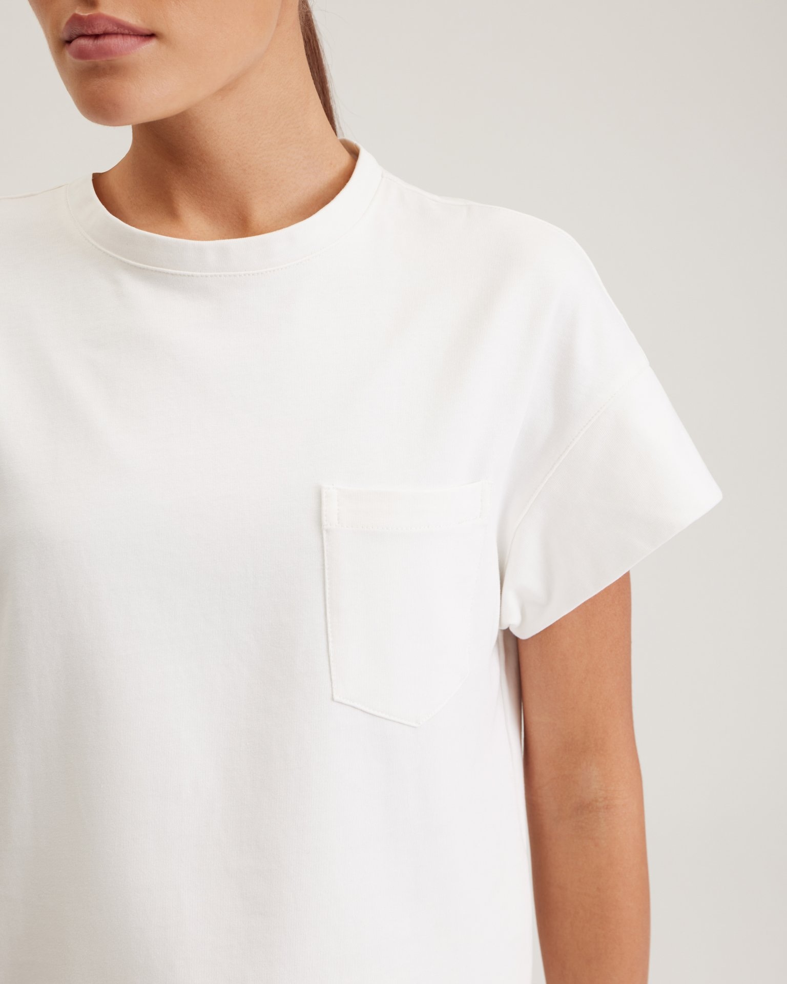 Футболка с накладным карманом