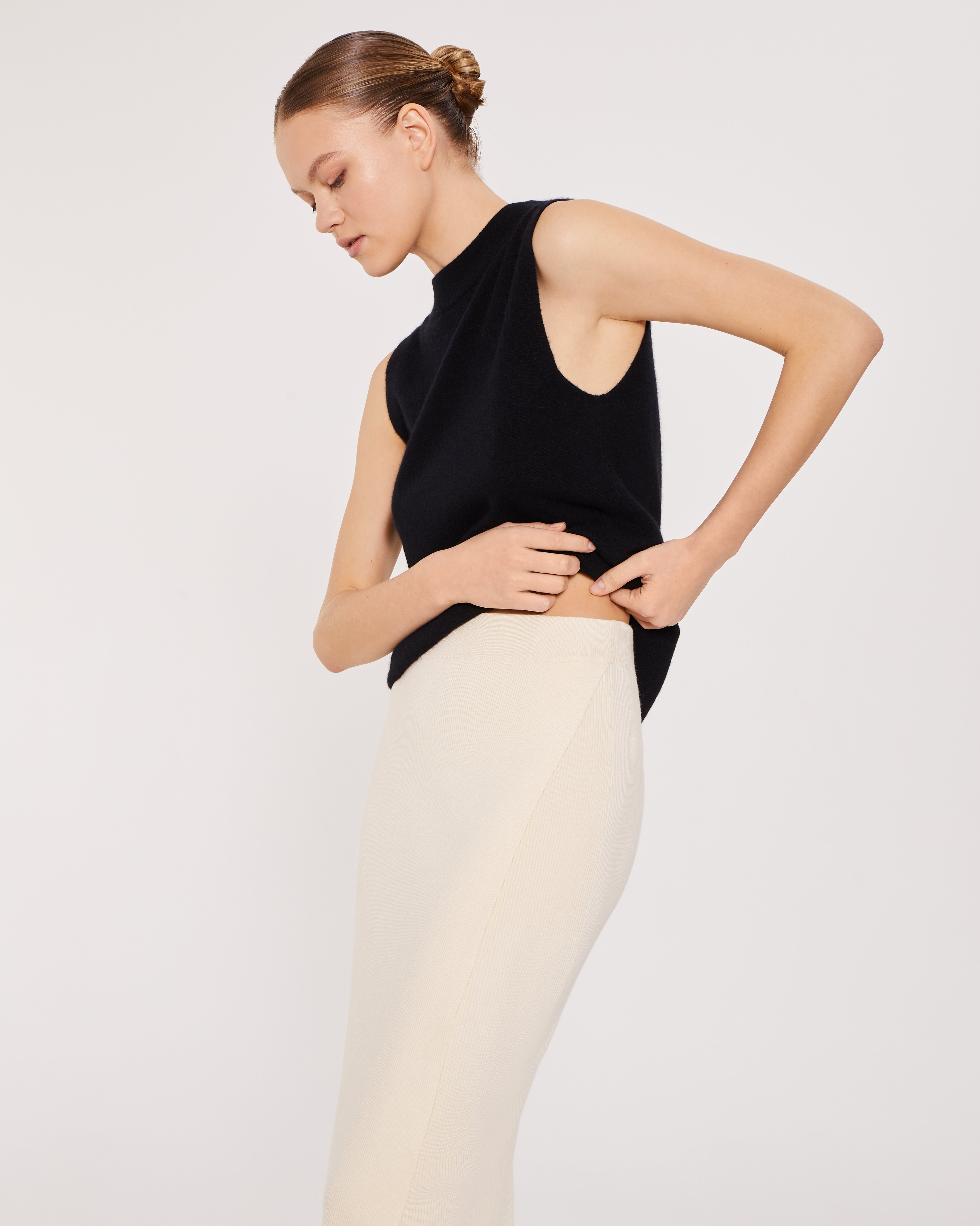 Юбка на запах в бежевом цвете