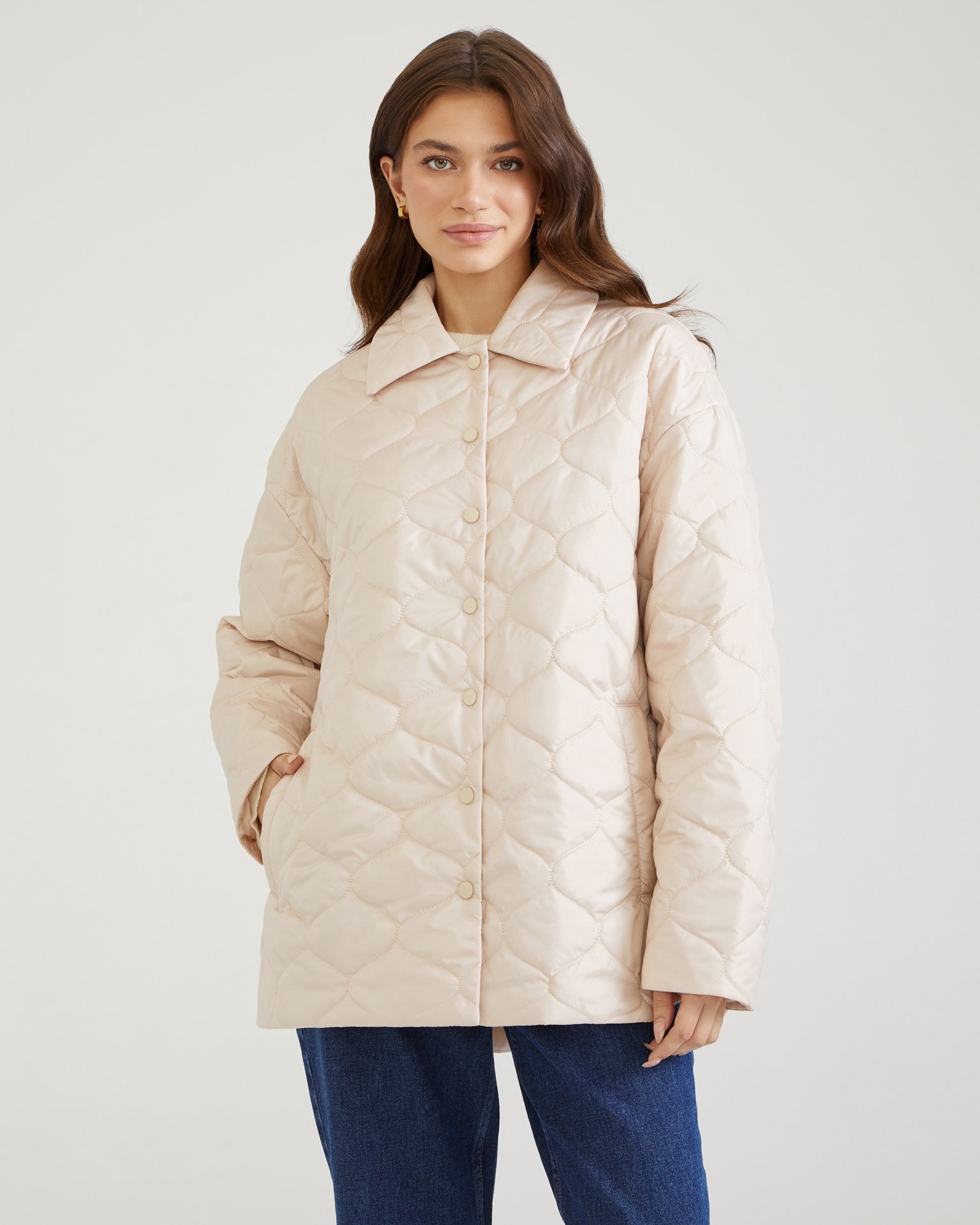 Бежевая куртка с воротником