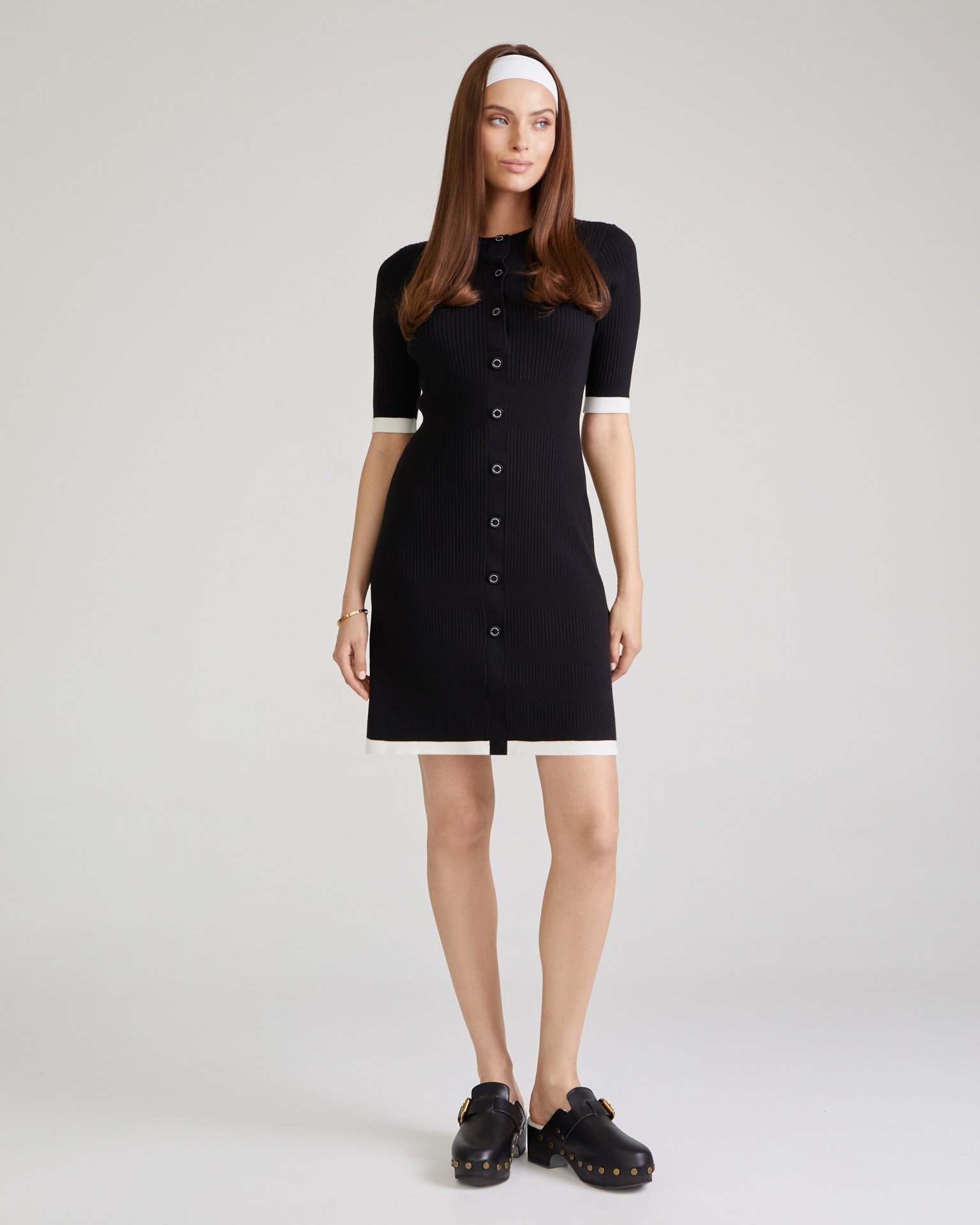 Черное короткое платье