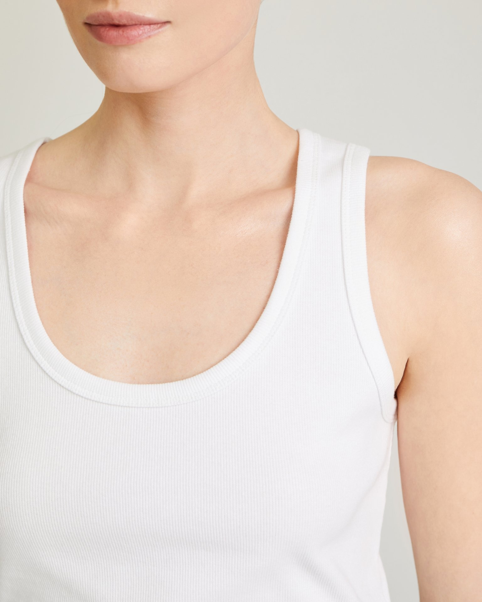 Топ белого цвета