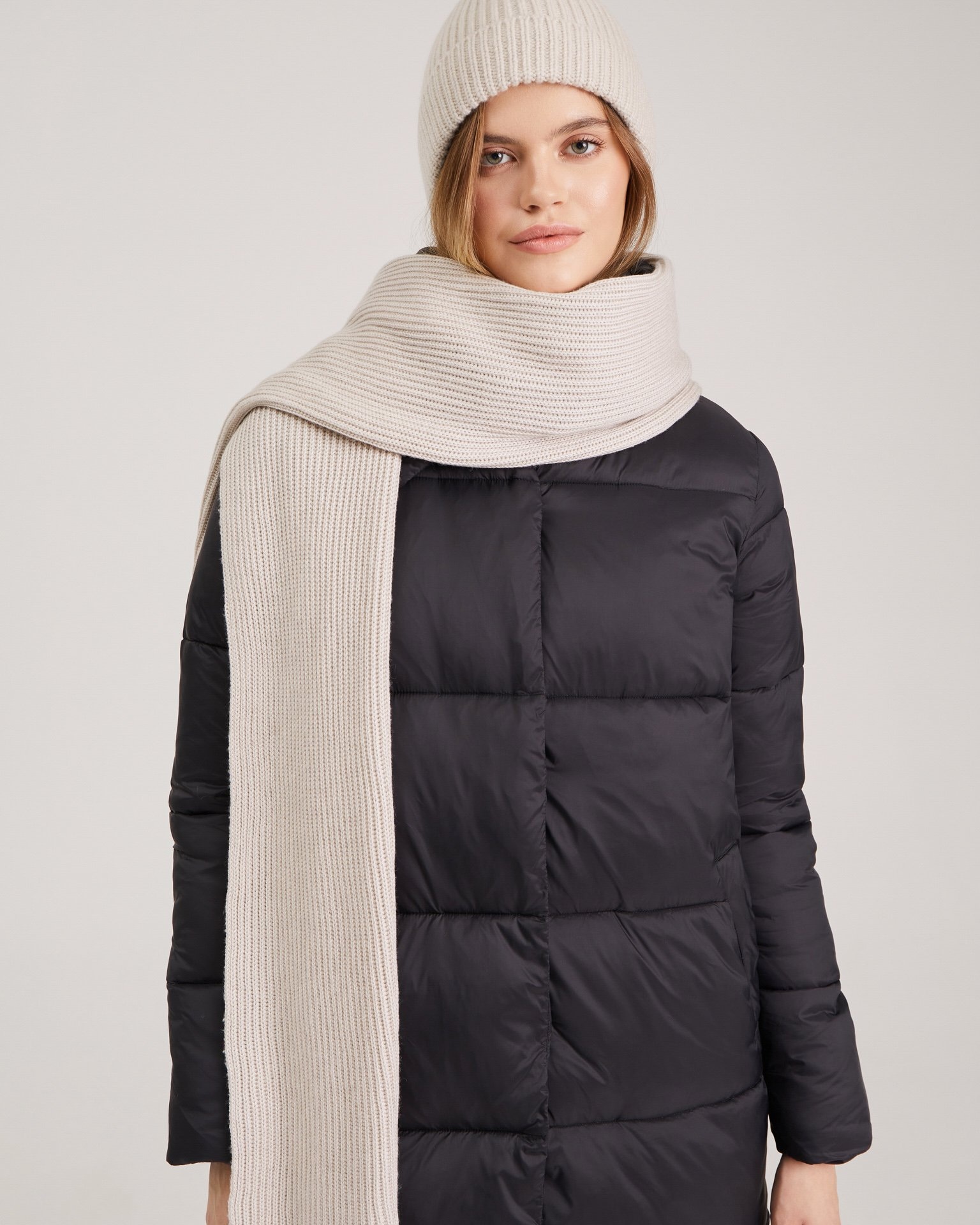 Бежевый шарф