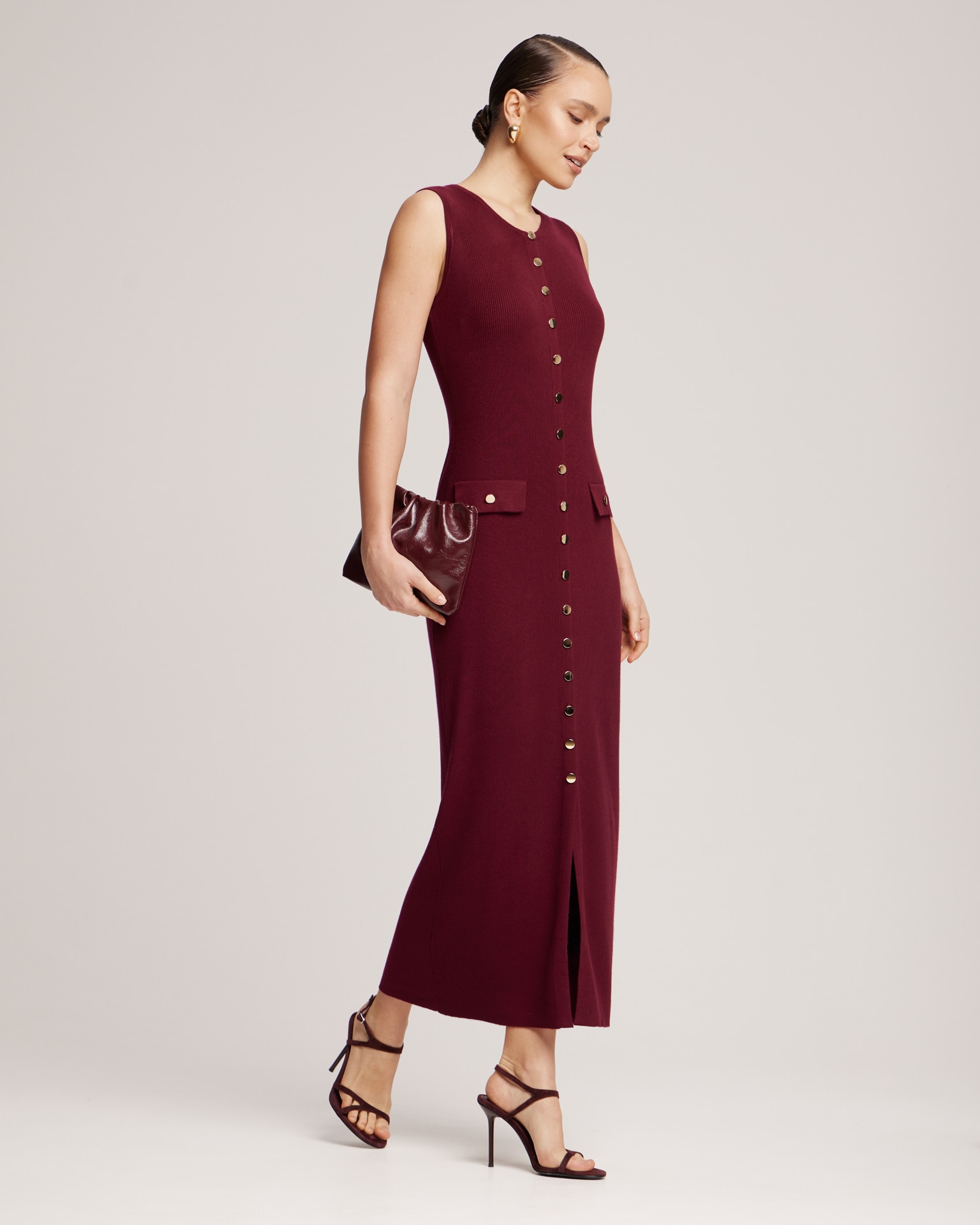 Платье миди без рукавов