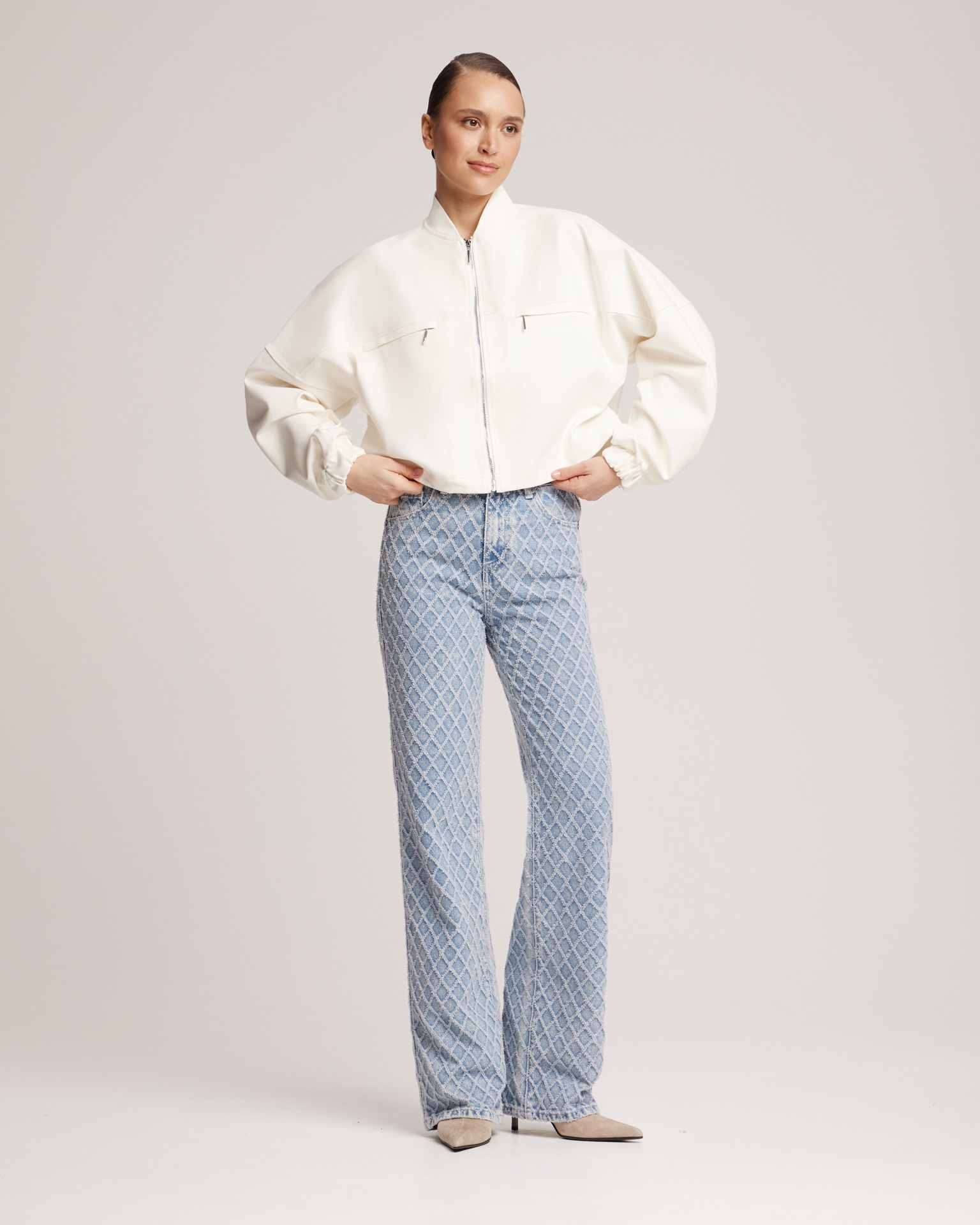 Бомбер с регулируемой резинкой