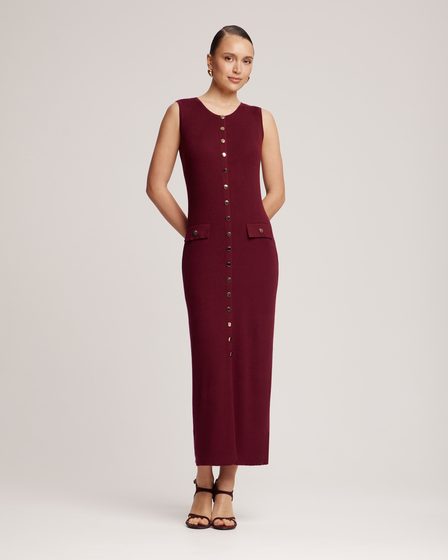 Платье миди без рукавов